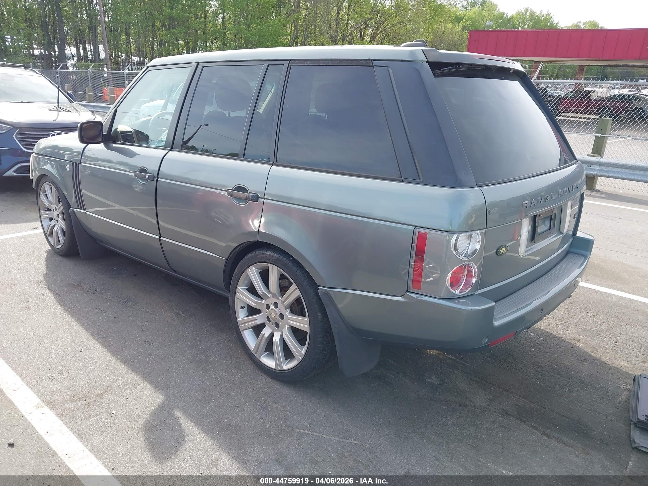LAND ROVER image 3