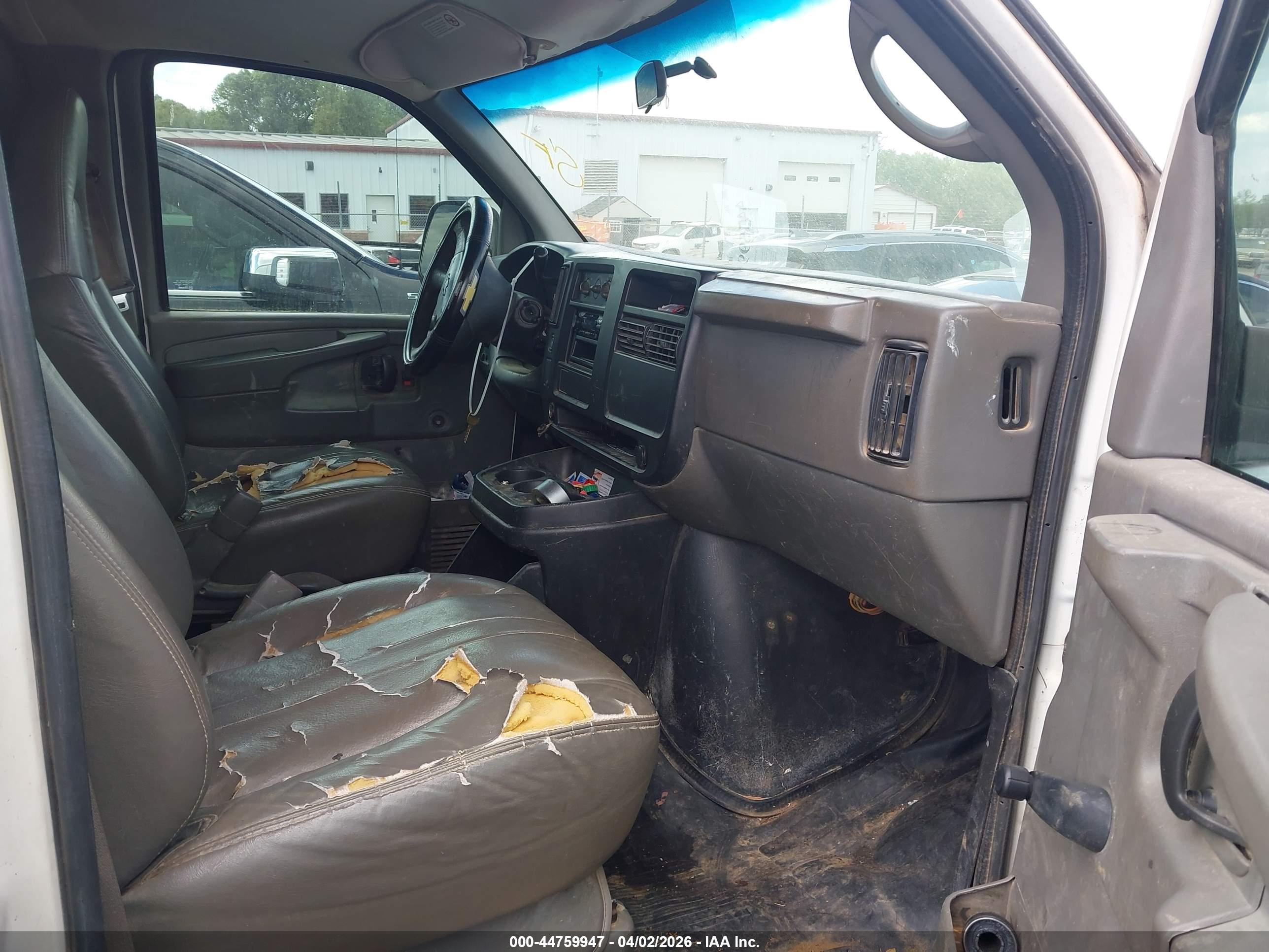 CHEVROLET EXPRESS image 5