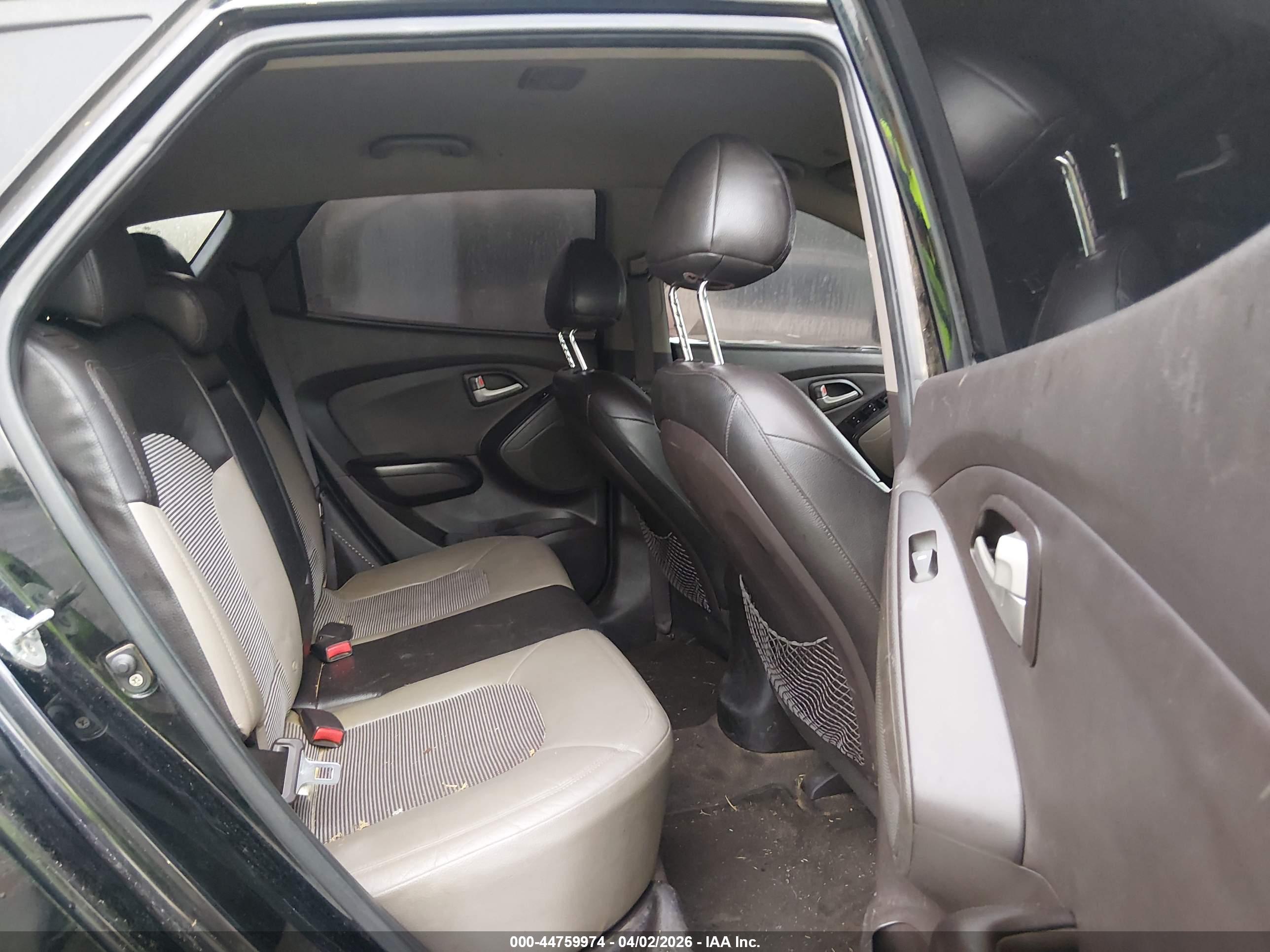 HYUNDAI TUCSON image 8