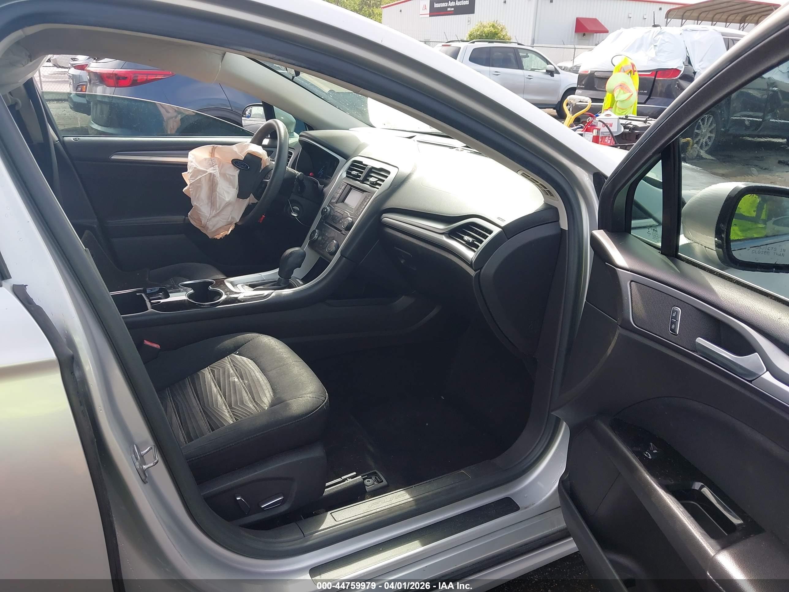 FORD FUSION image 5