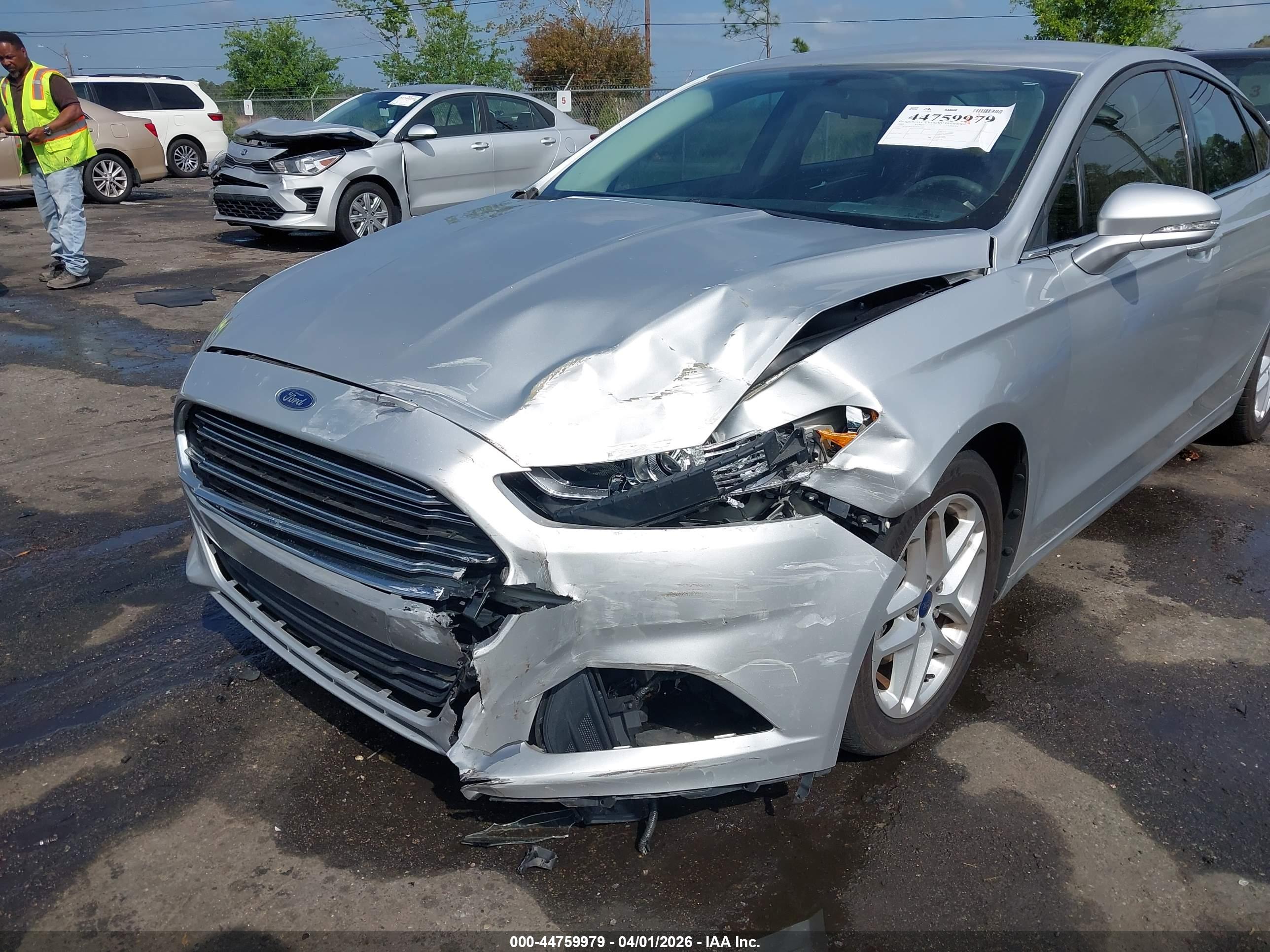 FORD FUSION image 6