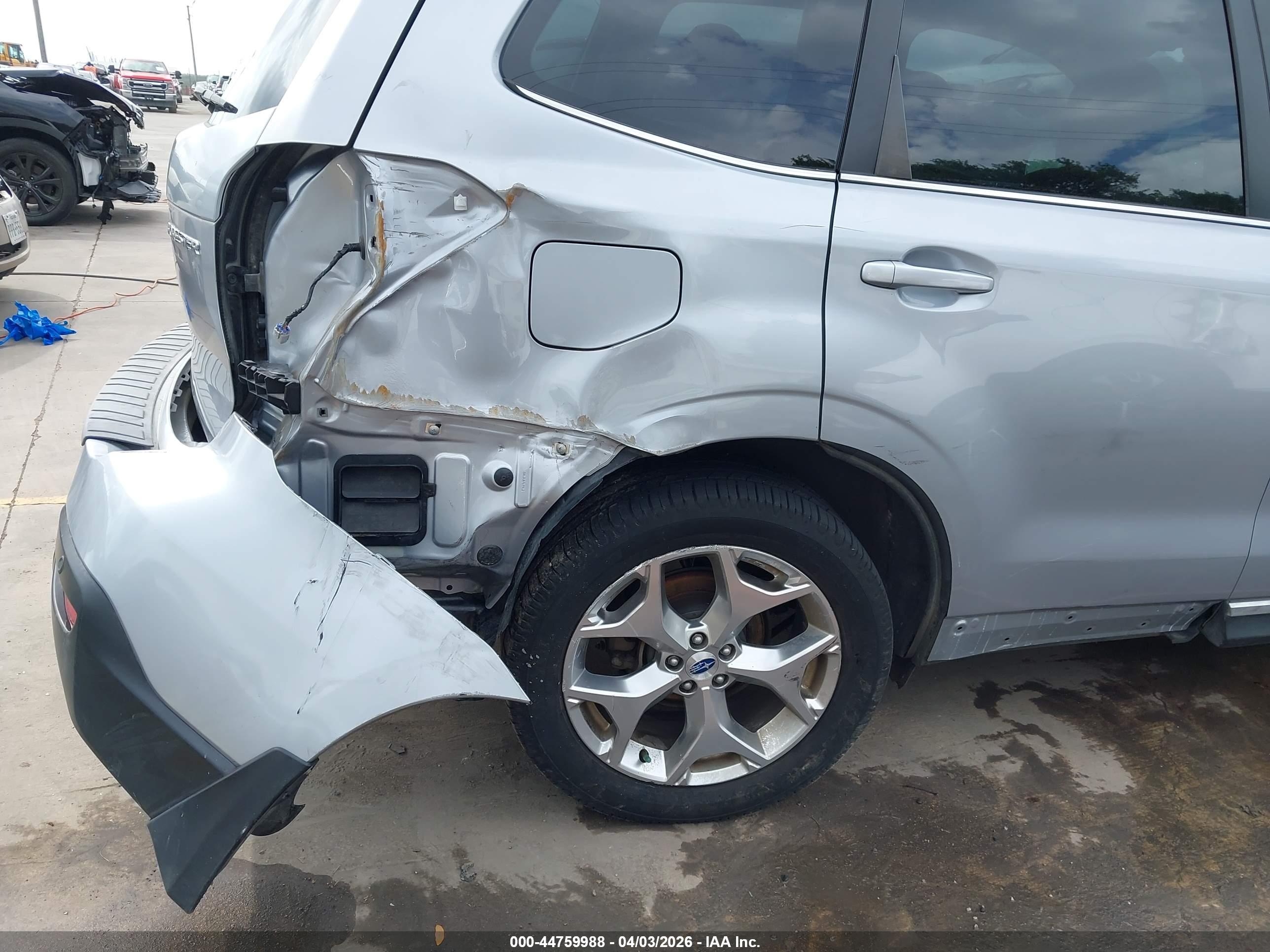 SUBARU FORESTER image 6