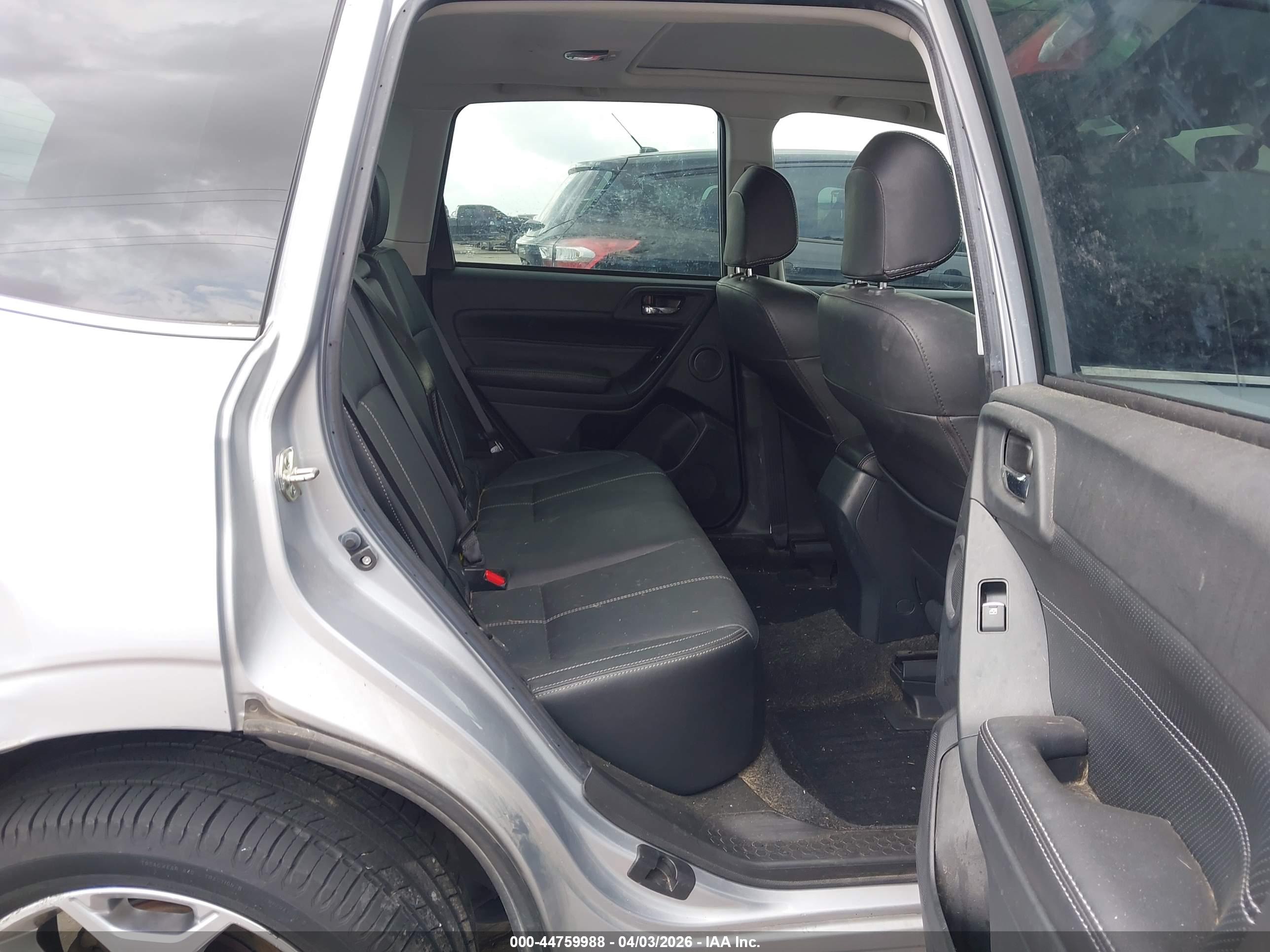 SUBARU FORESTER image 8