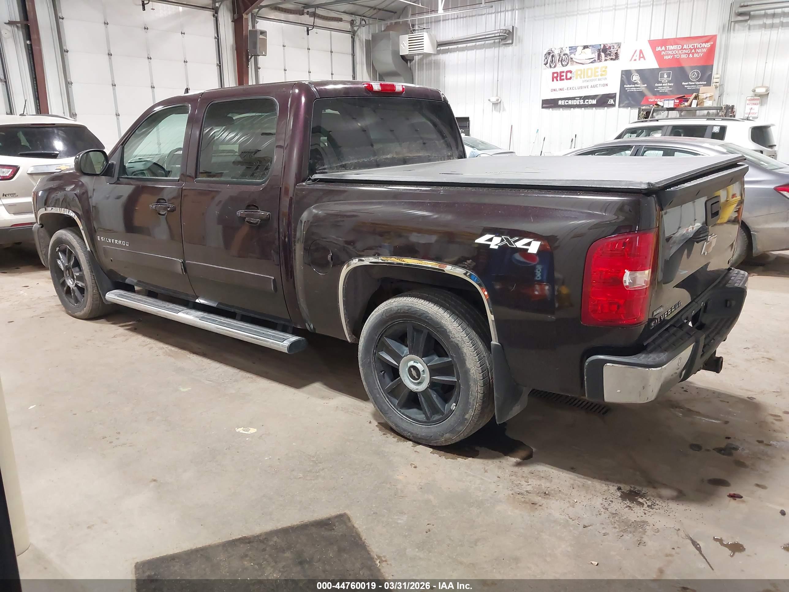 CHEVROLET SILVERADO image 3