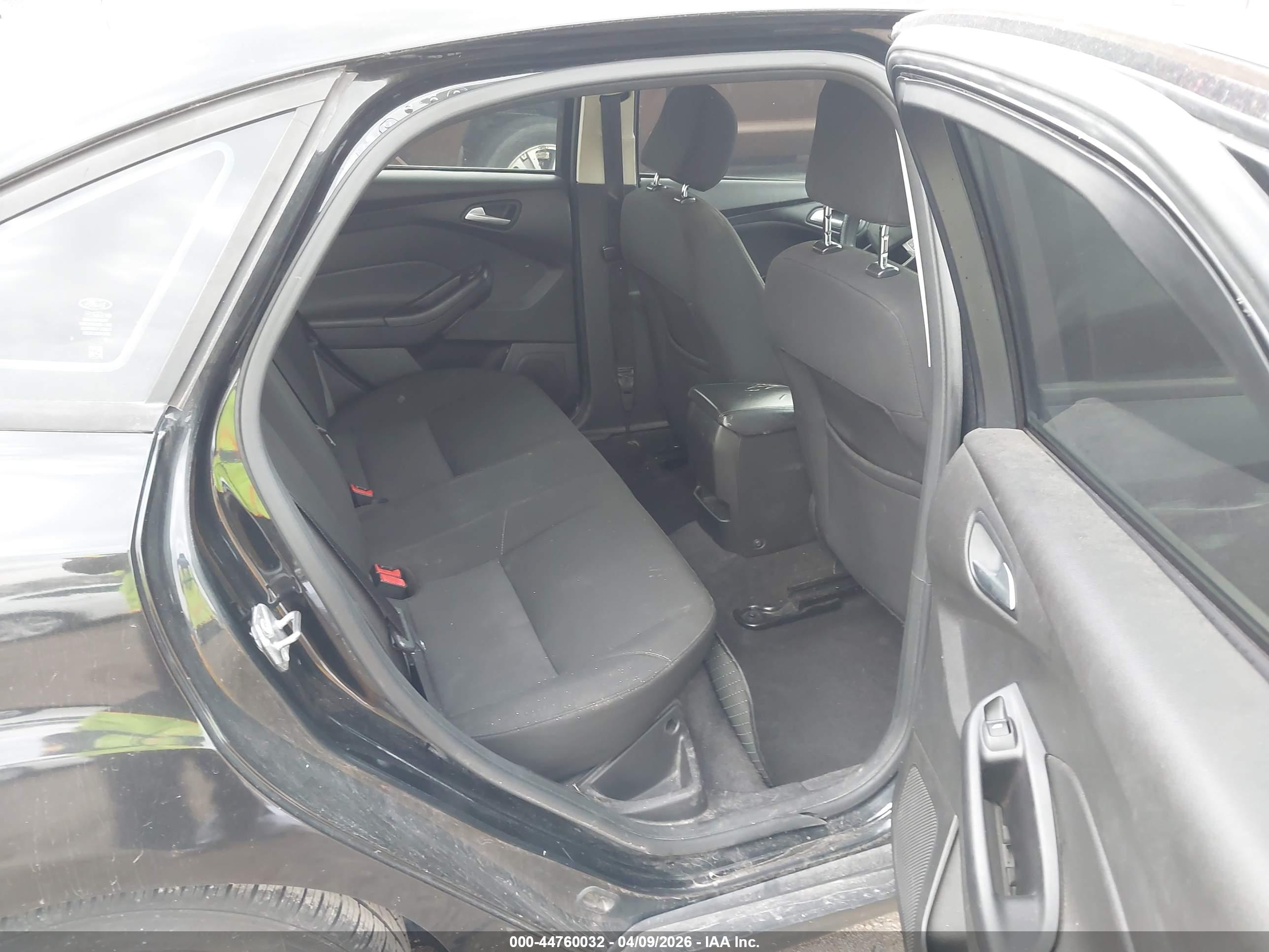 FORD FOCUS image 8