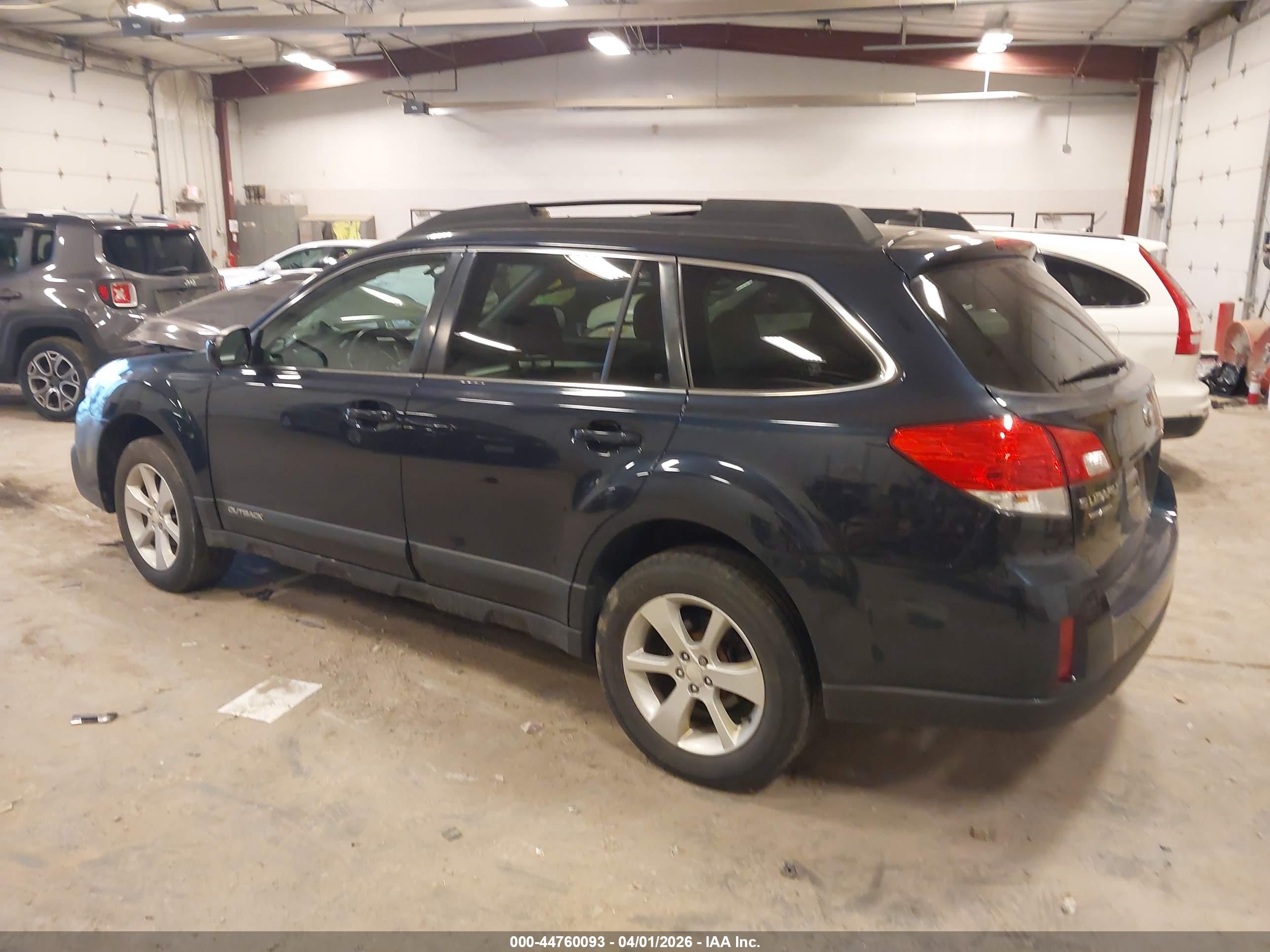 SUBARU OUTBACK image 3