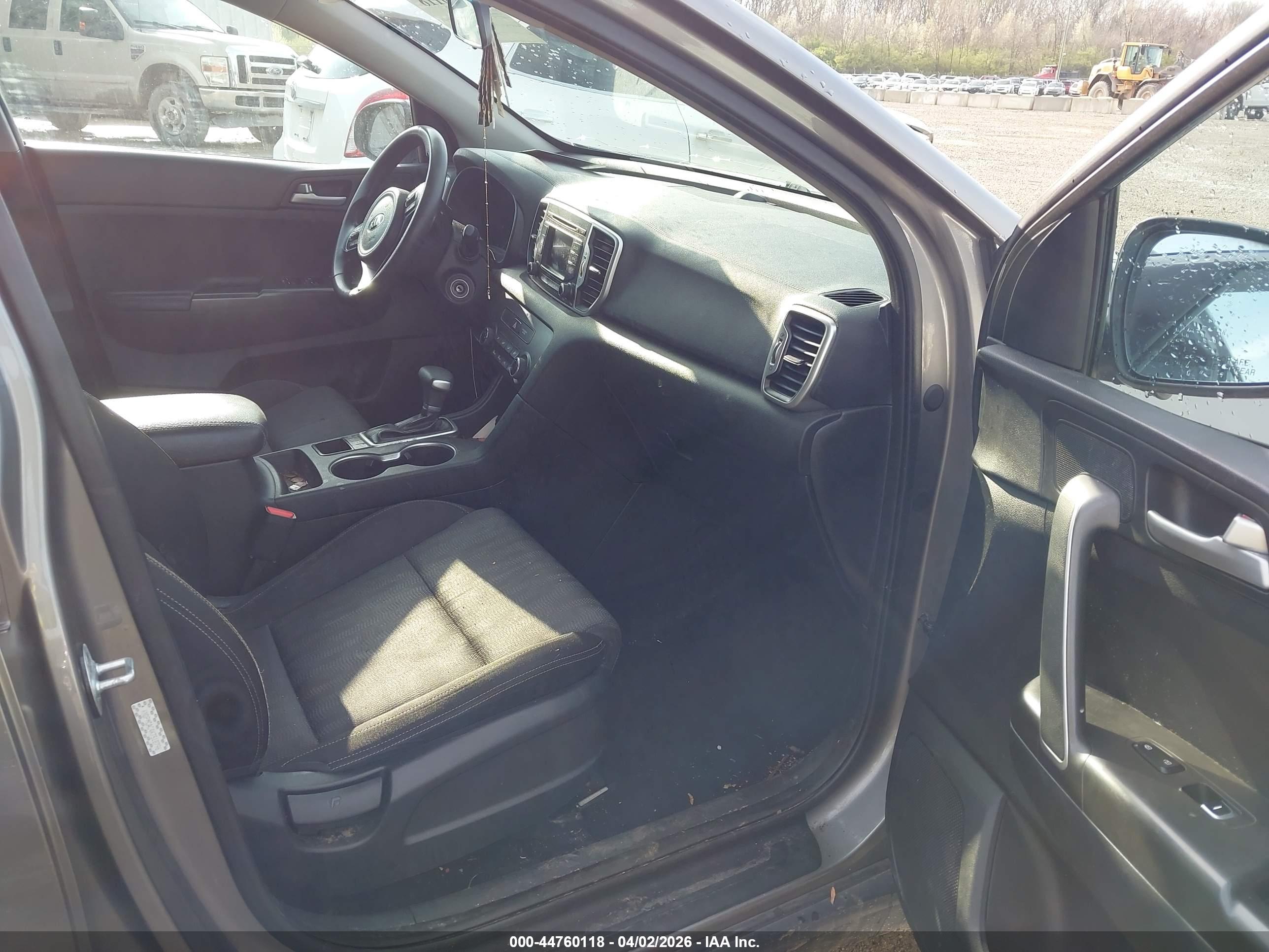 KIA SPORTAGE image 5