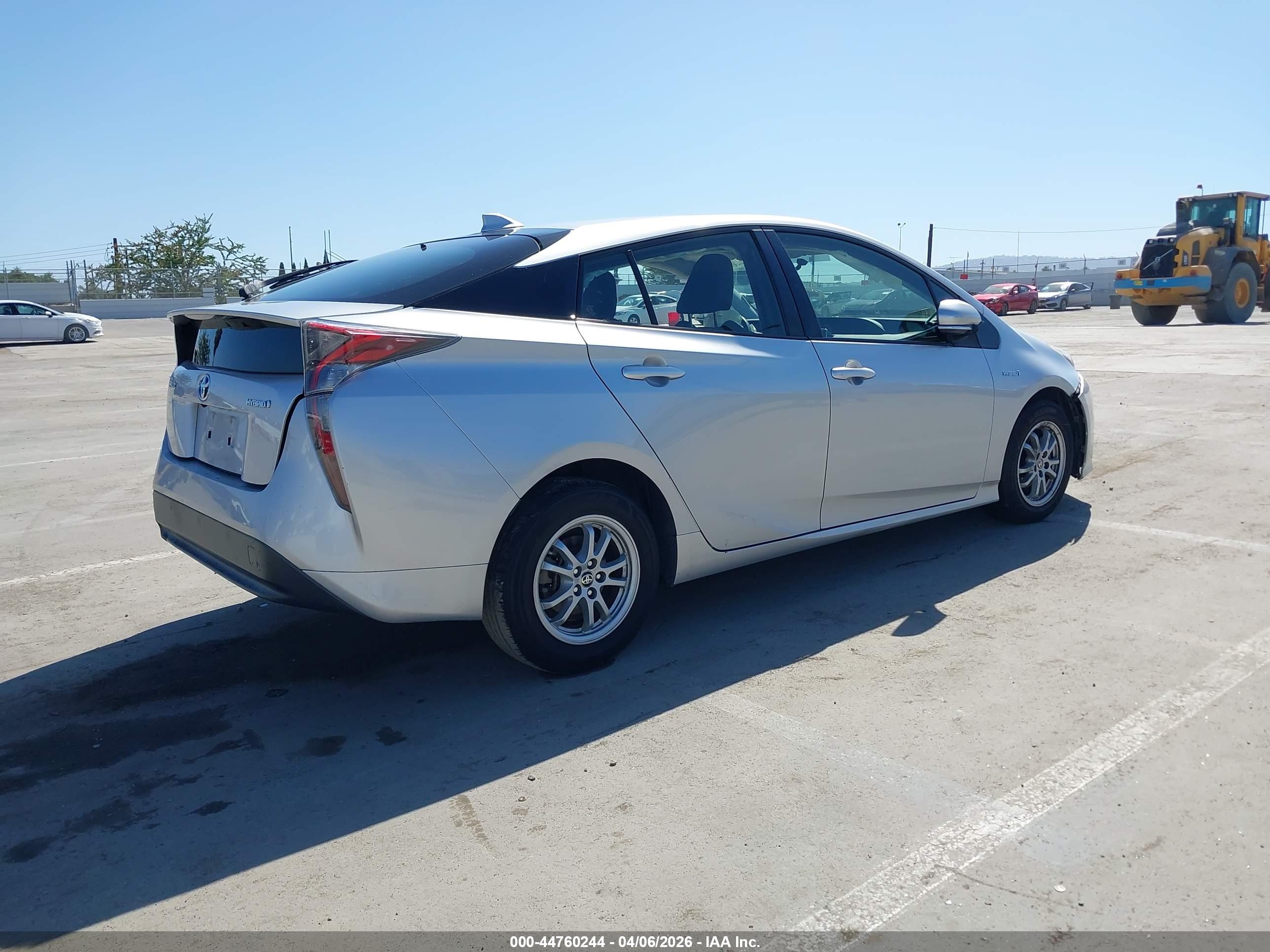 TOYOTA PRIUS image 4