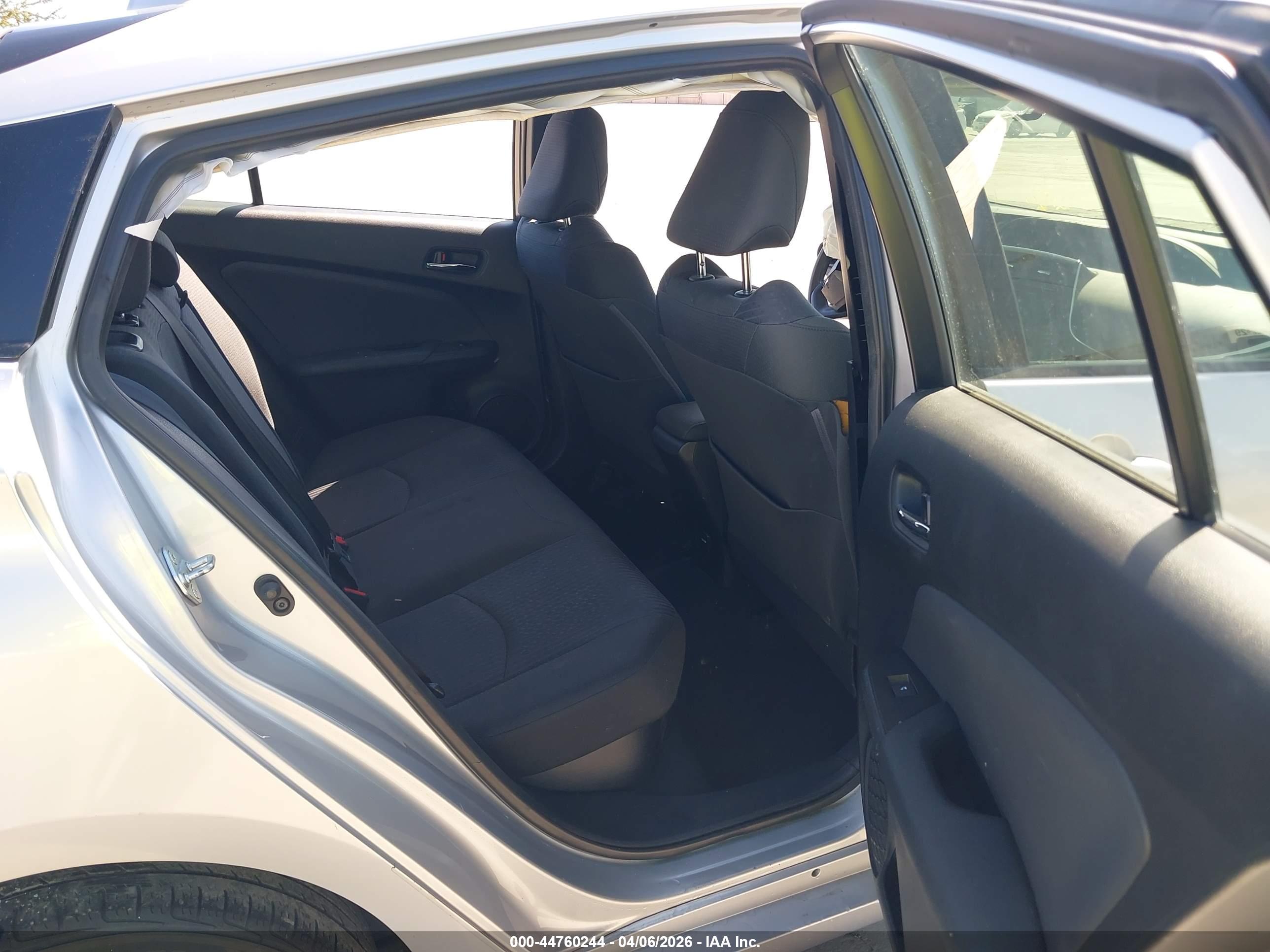 TOYOTA PRIUS image 8
