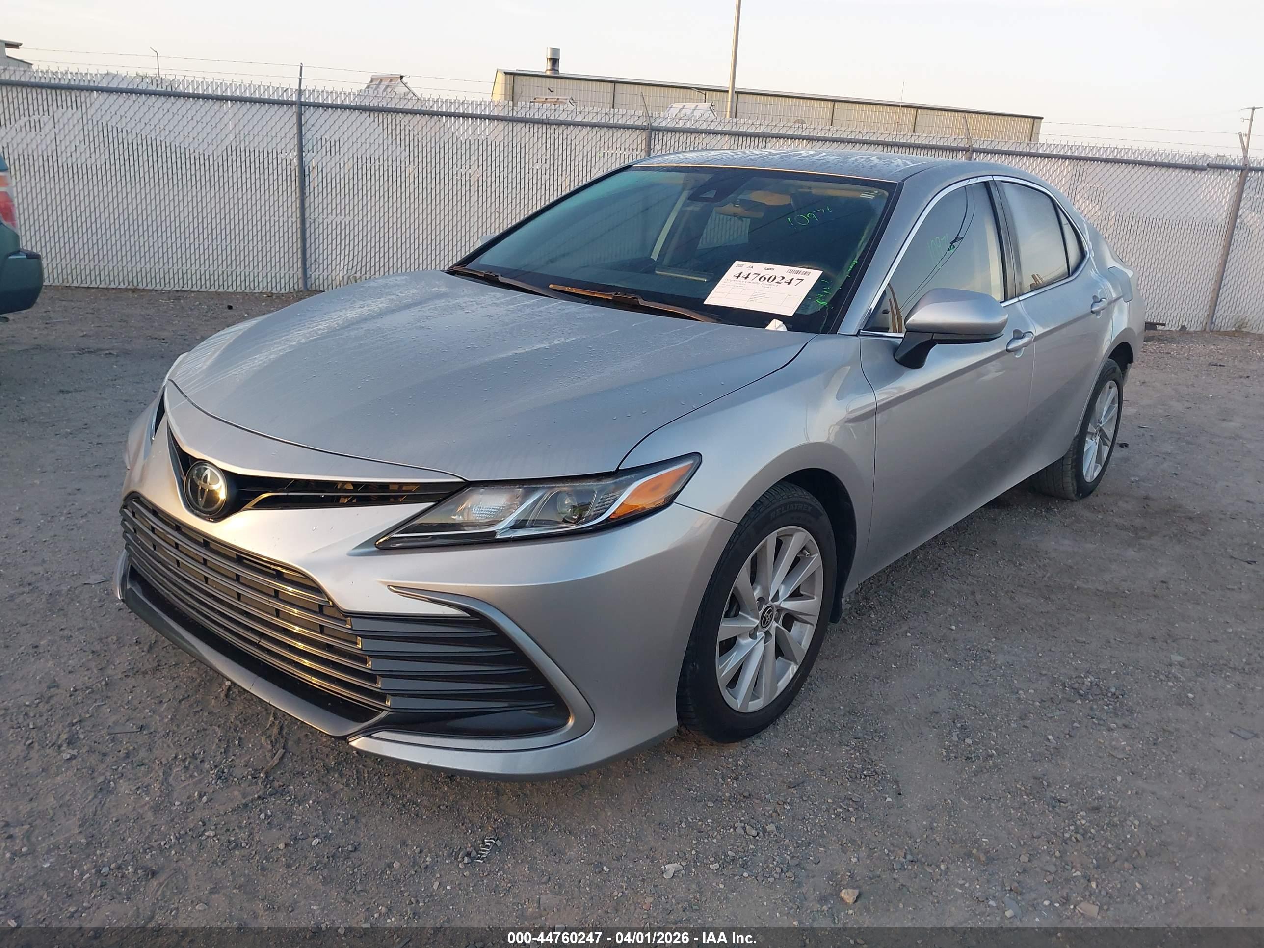 TOYOTA CAMRY image 2