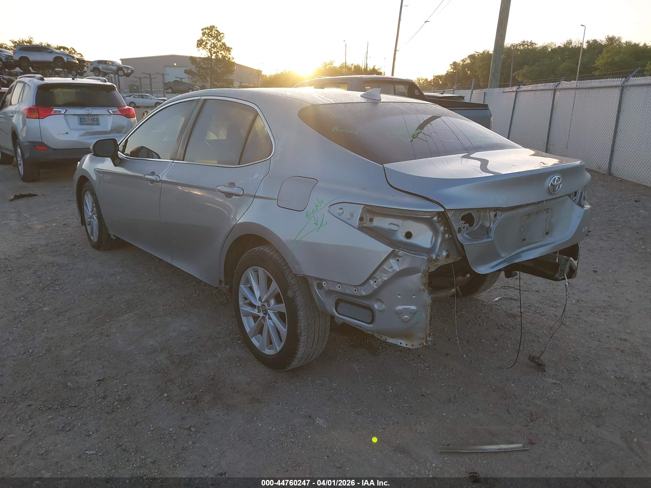 TOYOTA CAMRY image 3