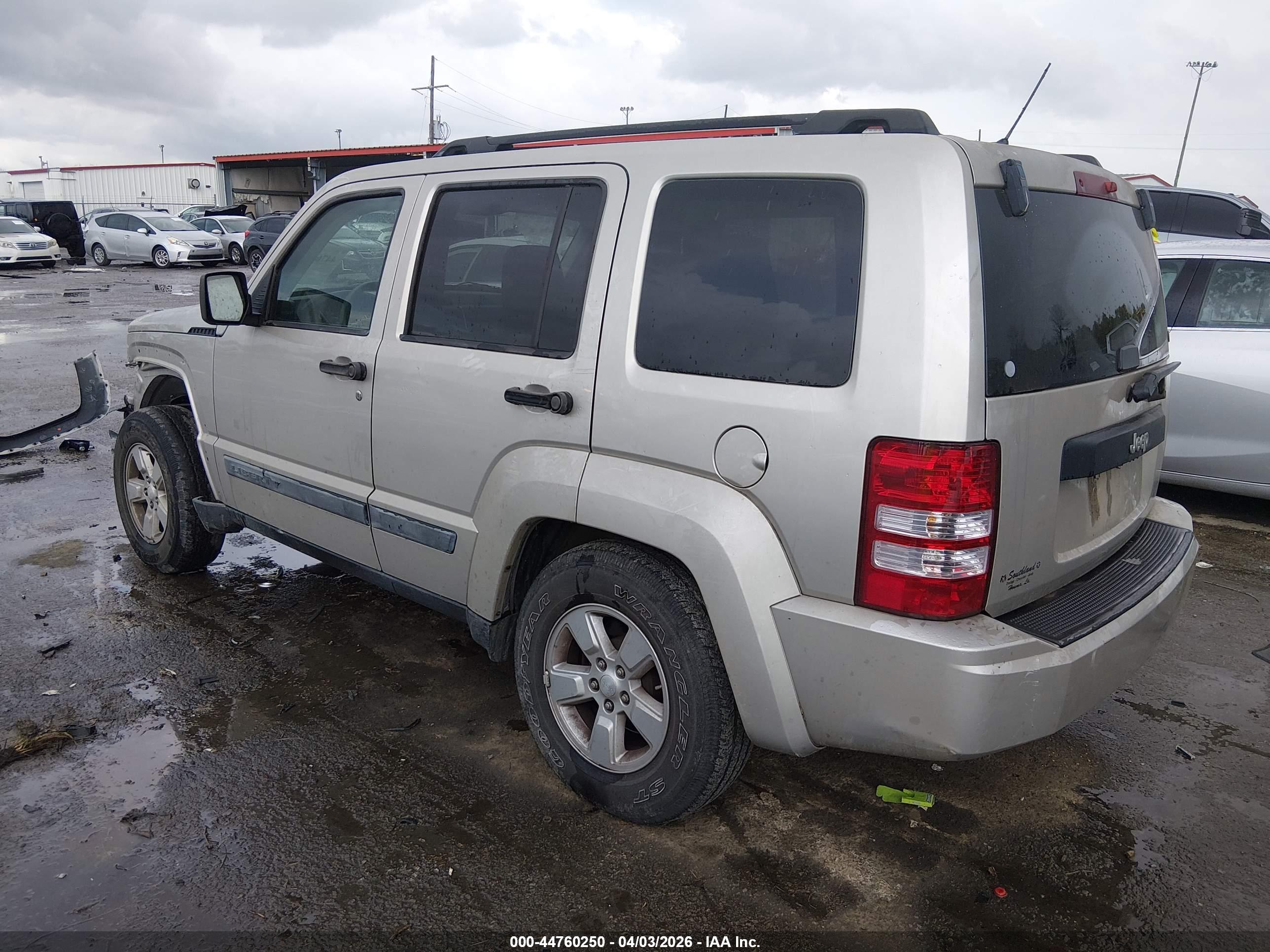 JEEP LIBERTY image 3