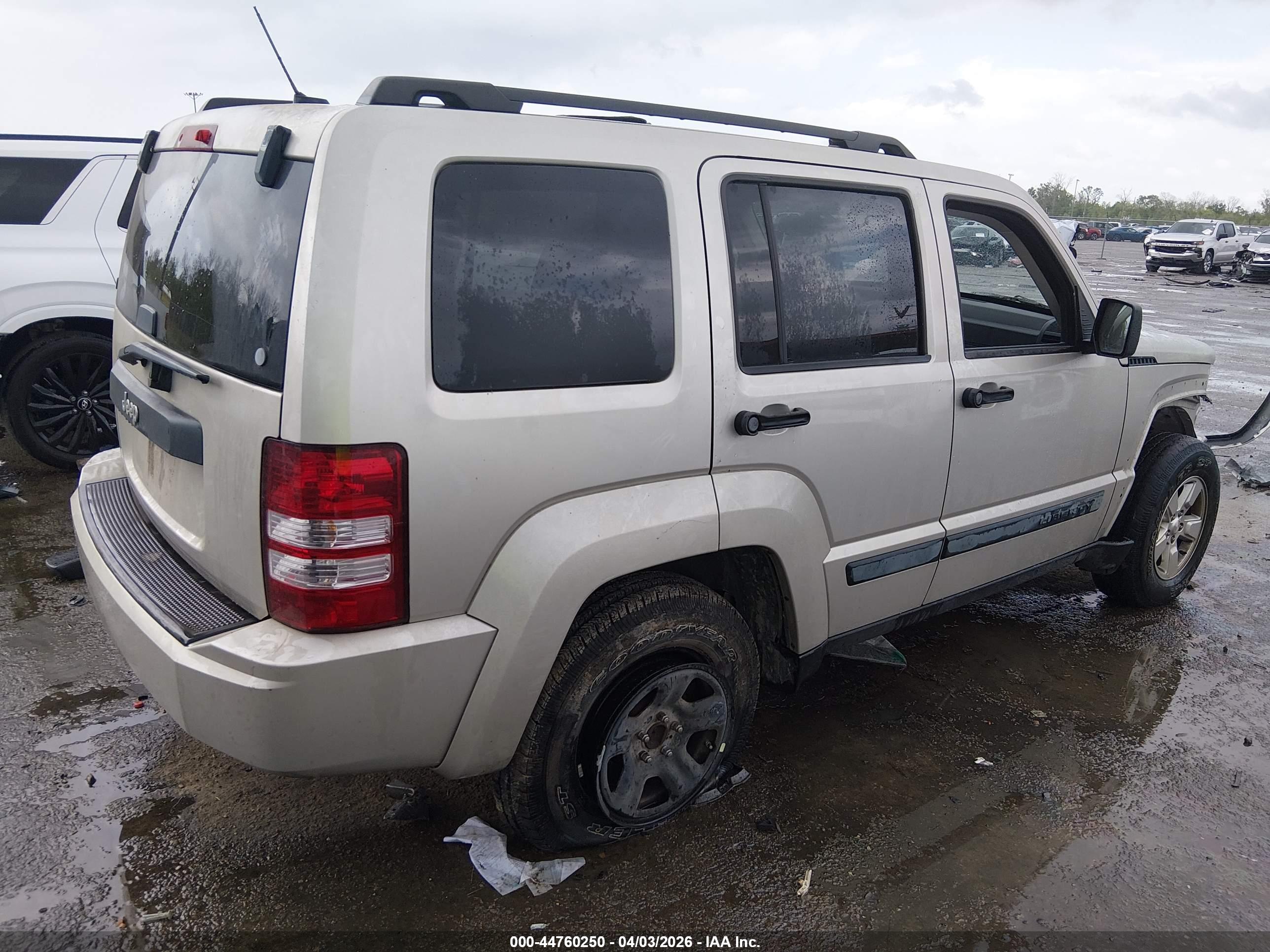 JEEP LIBERTY image 4