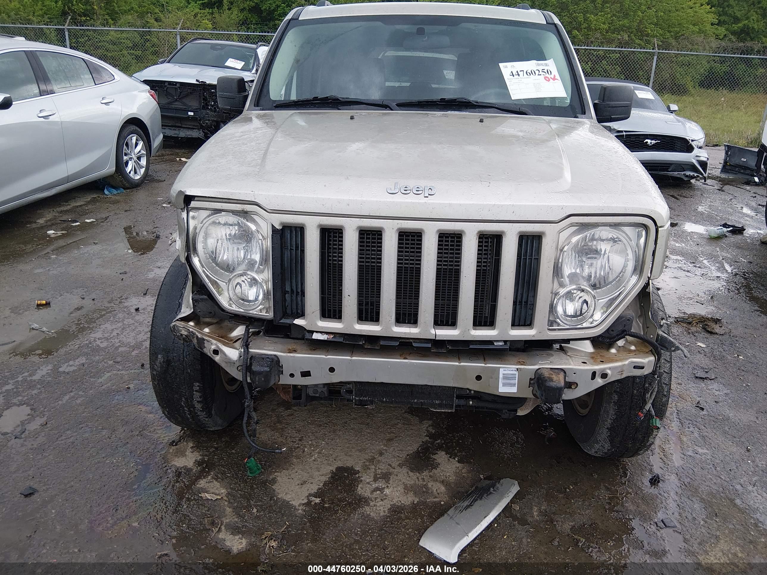 JEEP LIBERTY image 6