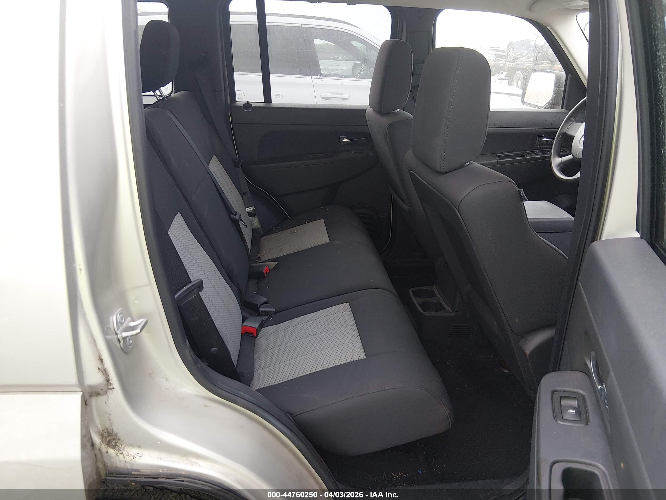 JEEP LIBERTY image 8