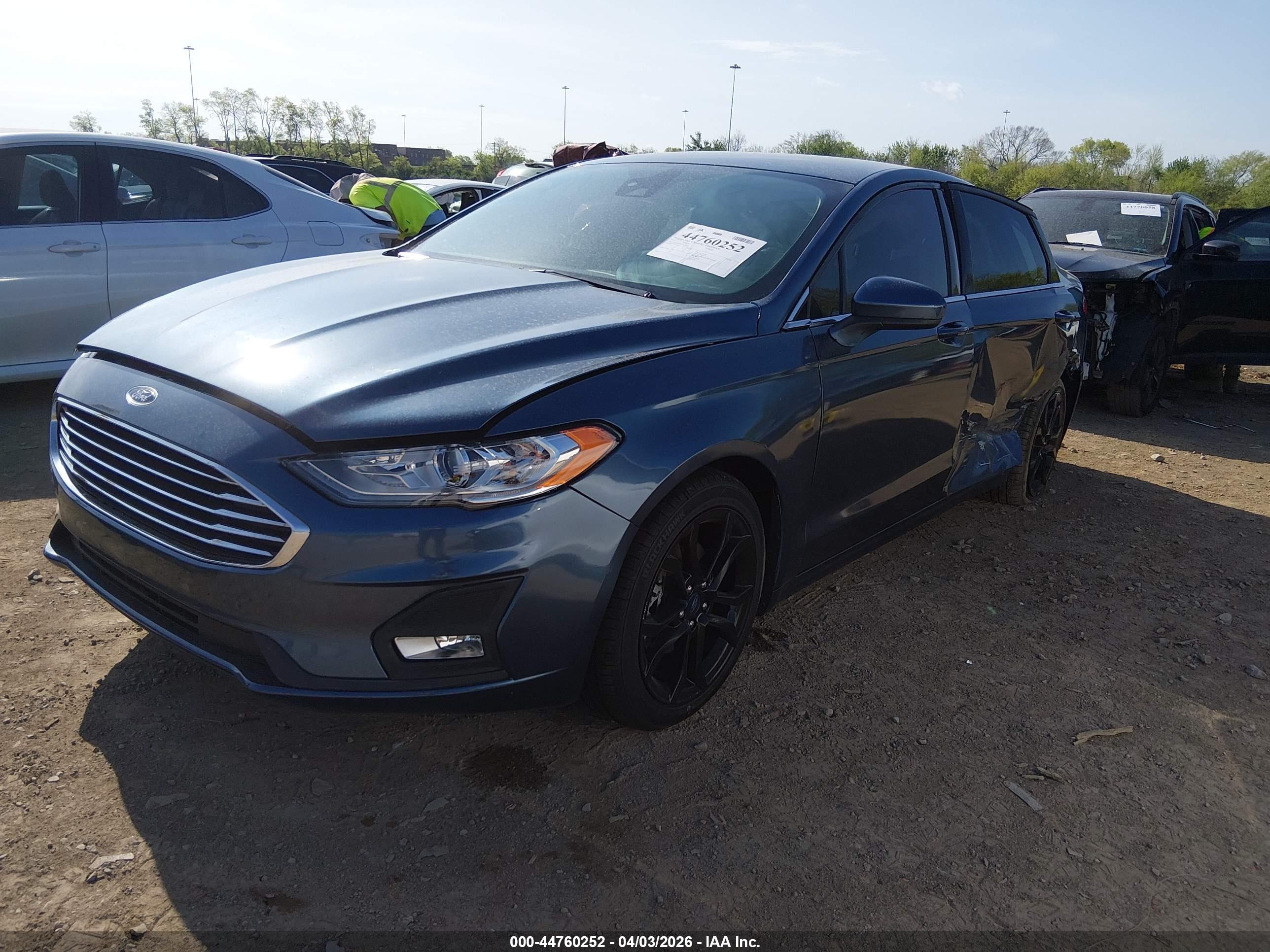 FORD FUSION image 2