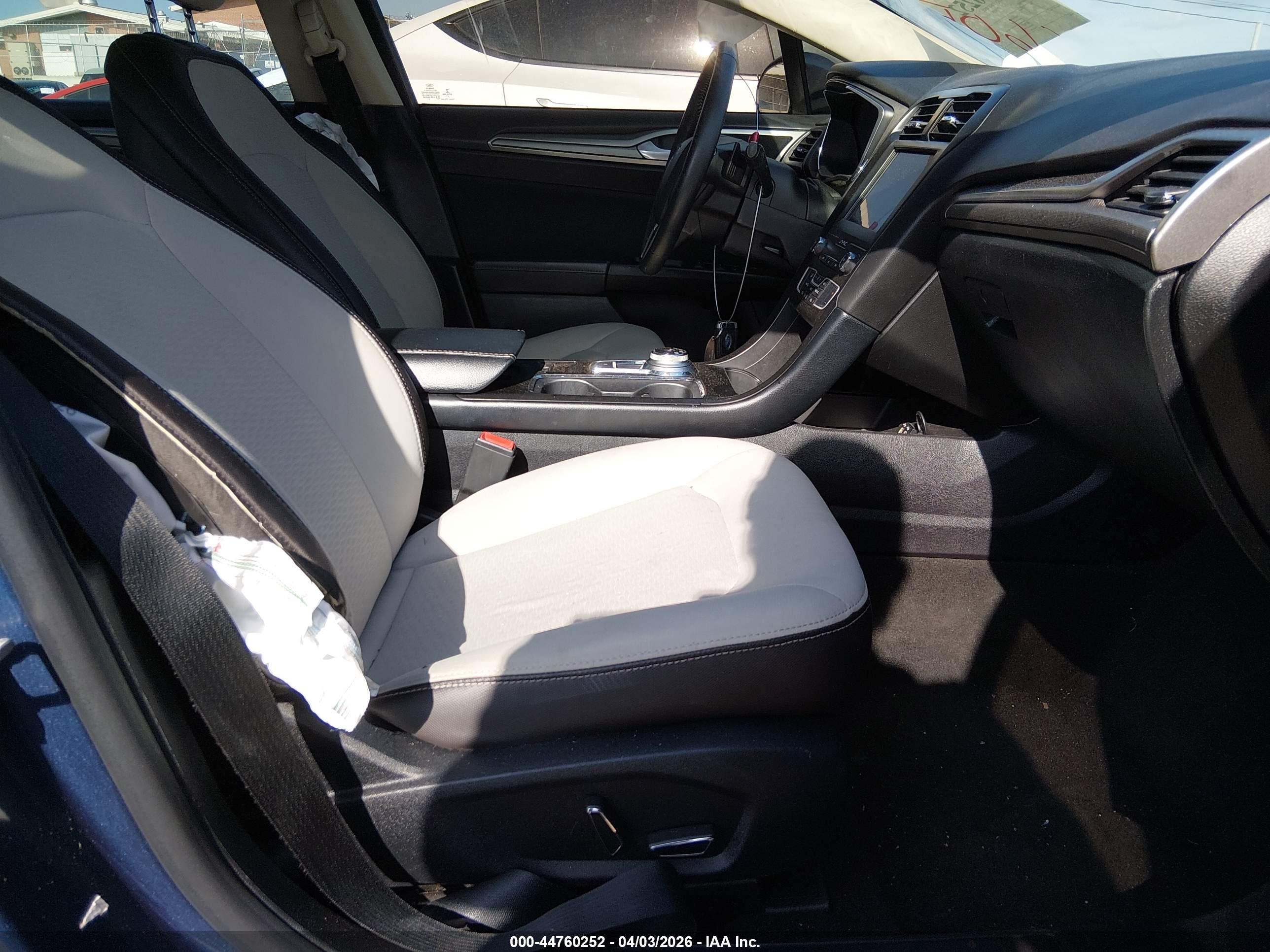 FORD FUSION image 5