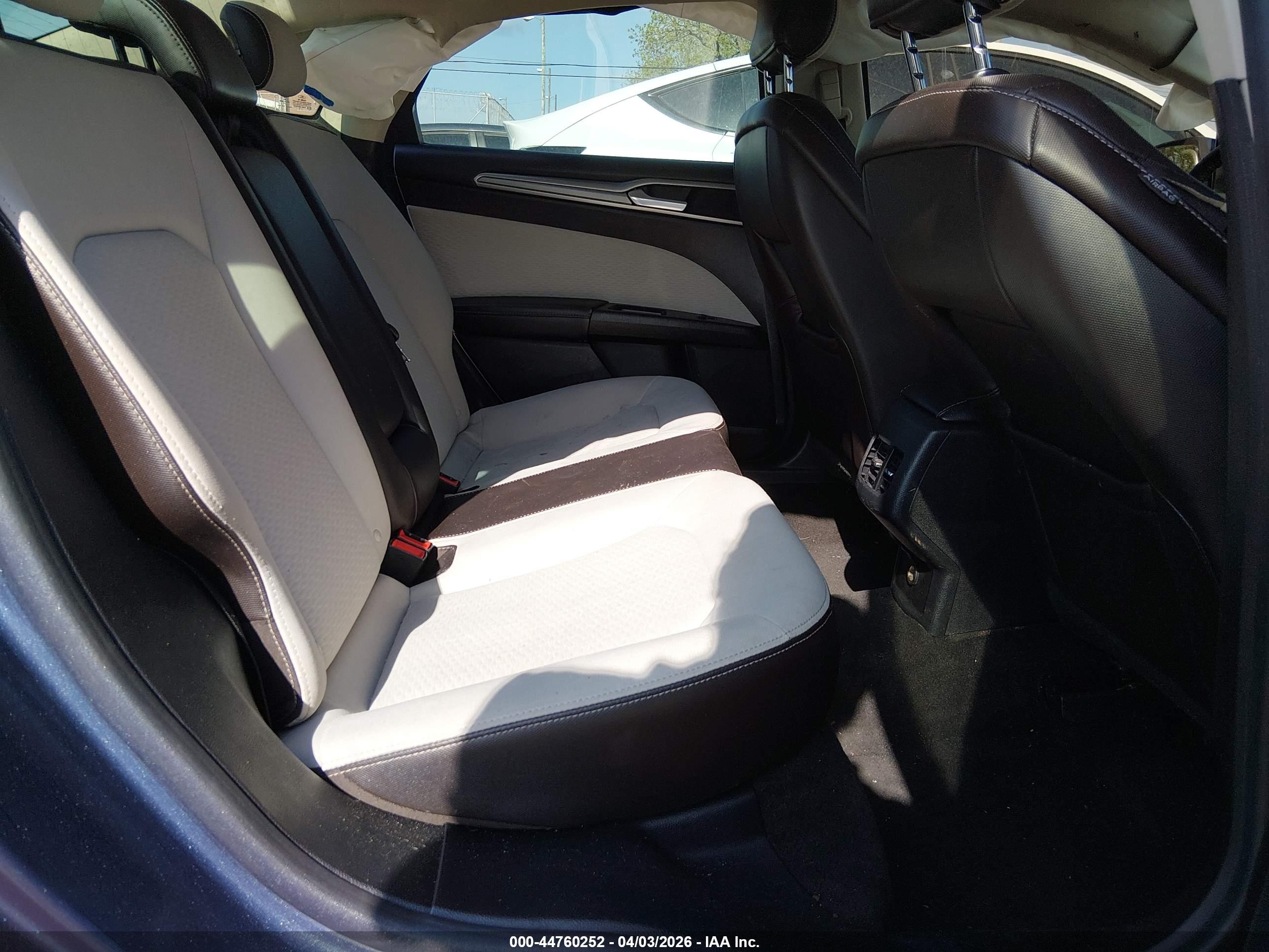 FORD FUSION image 8