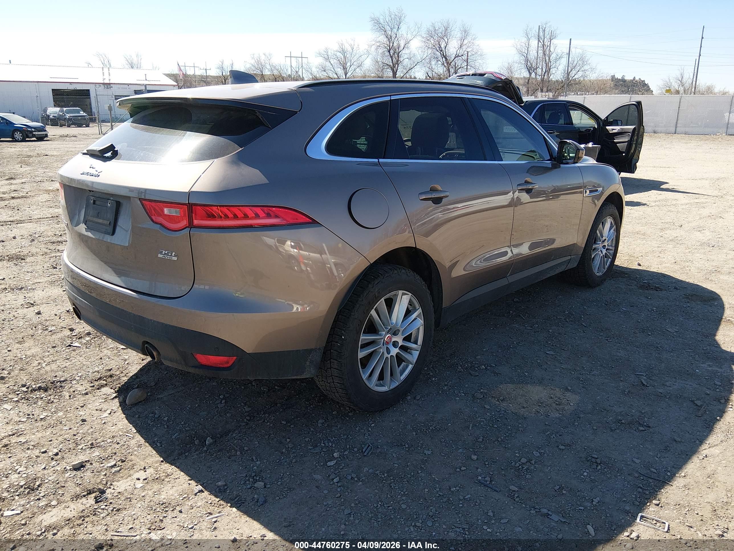 JAGUAR F-PACE image 4