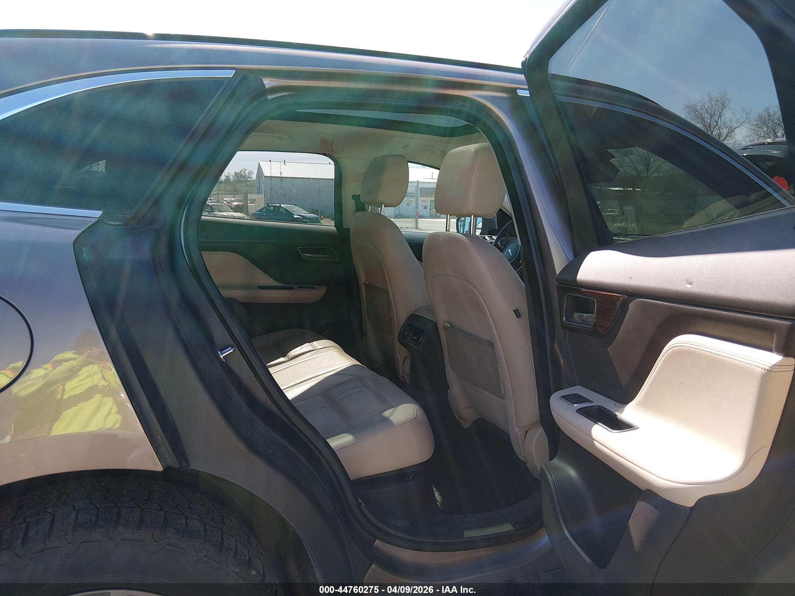 JAGUAR F-PACE image 8