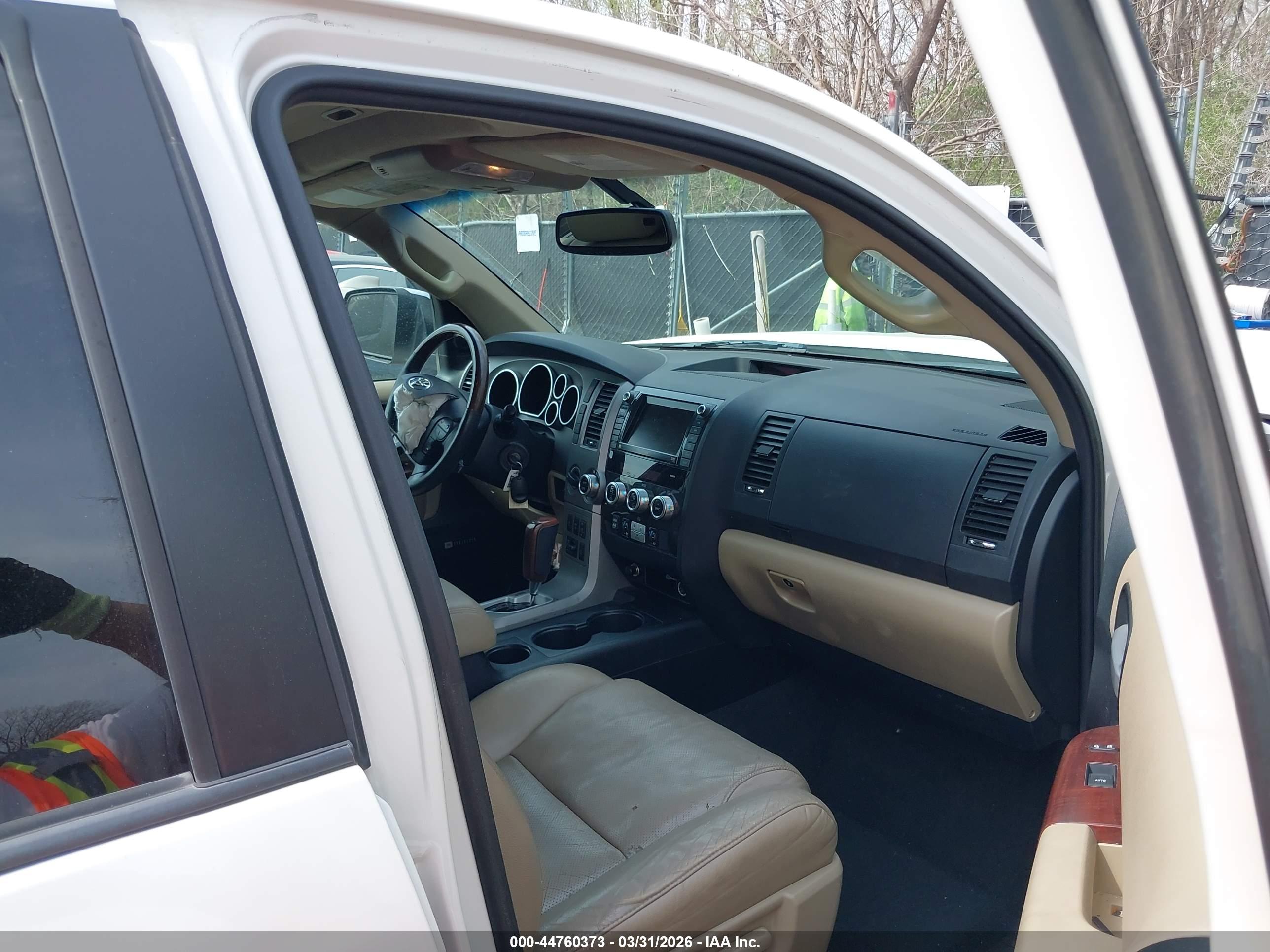 TOYOTA SEQUOIA image 5