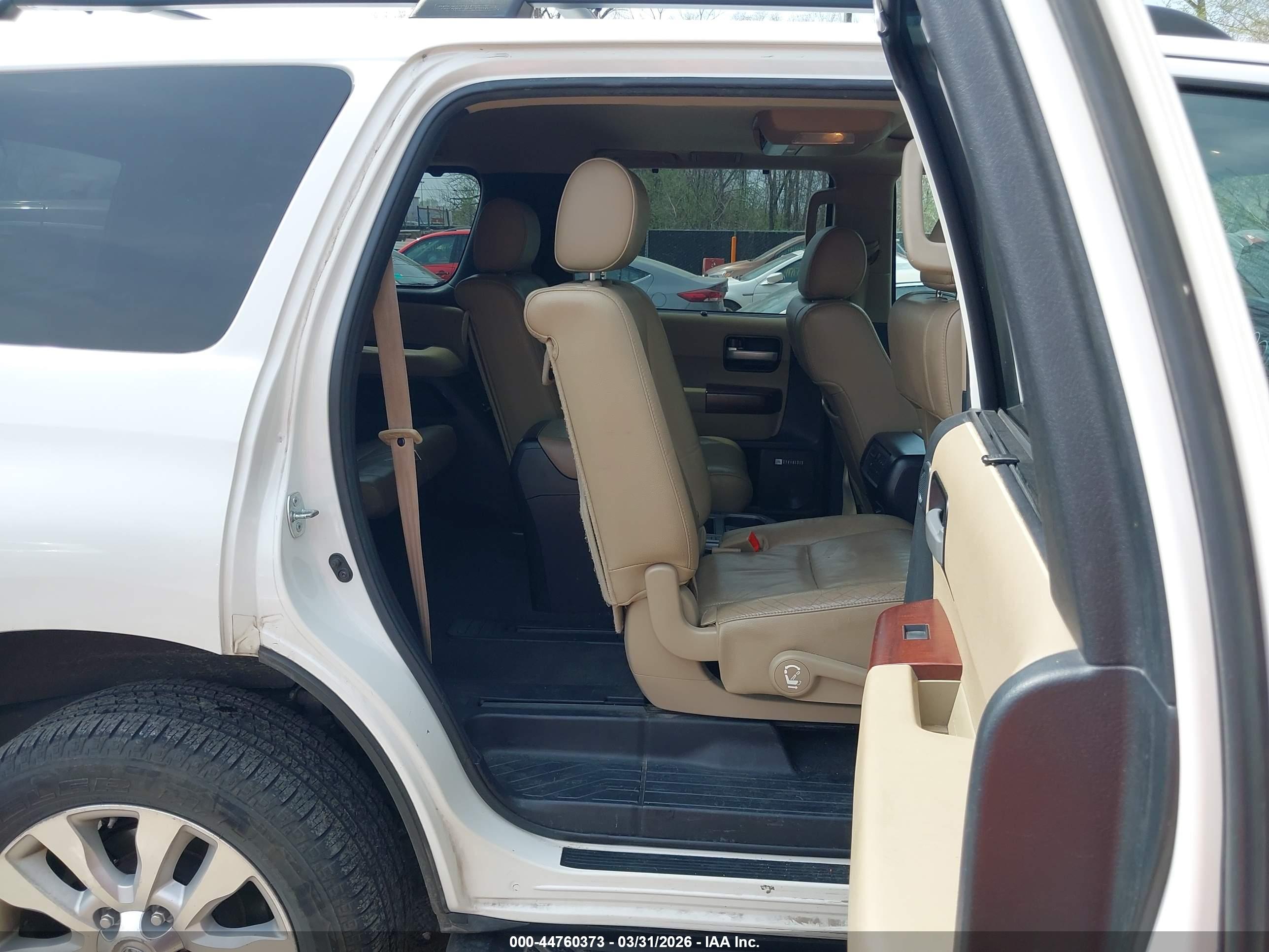 TOYOTA SEQUOIA image 8
