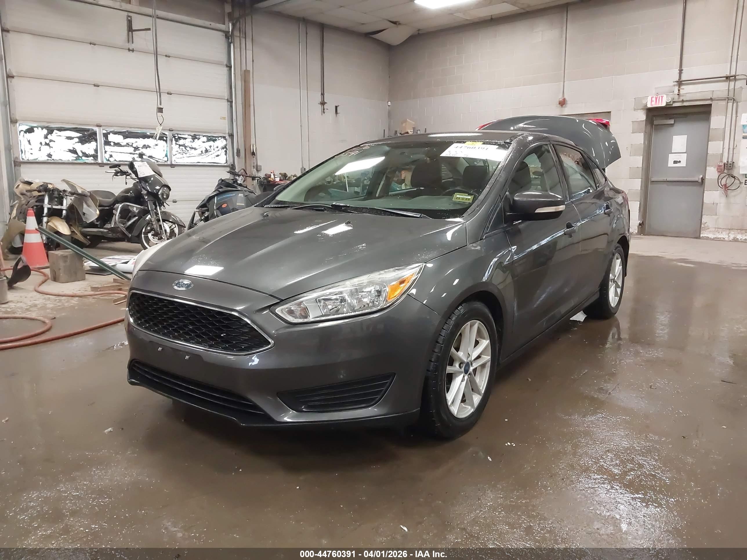 FORD FOCUS image 2