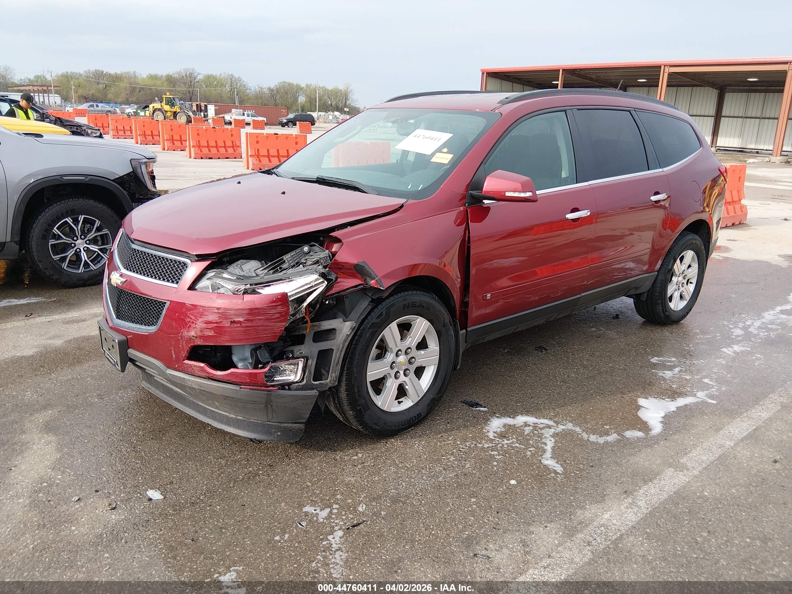 CHEVROLET TRAVERSE image 2
