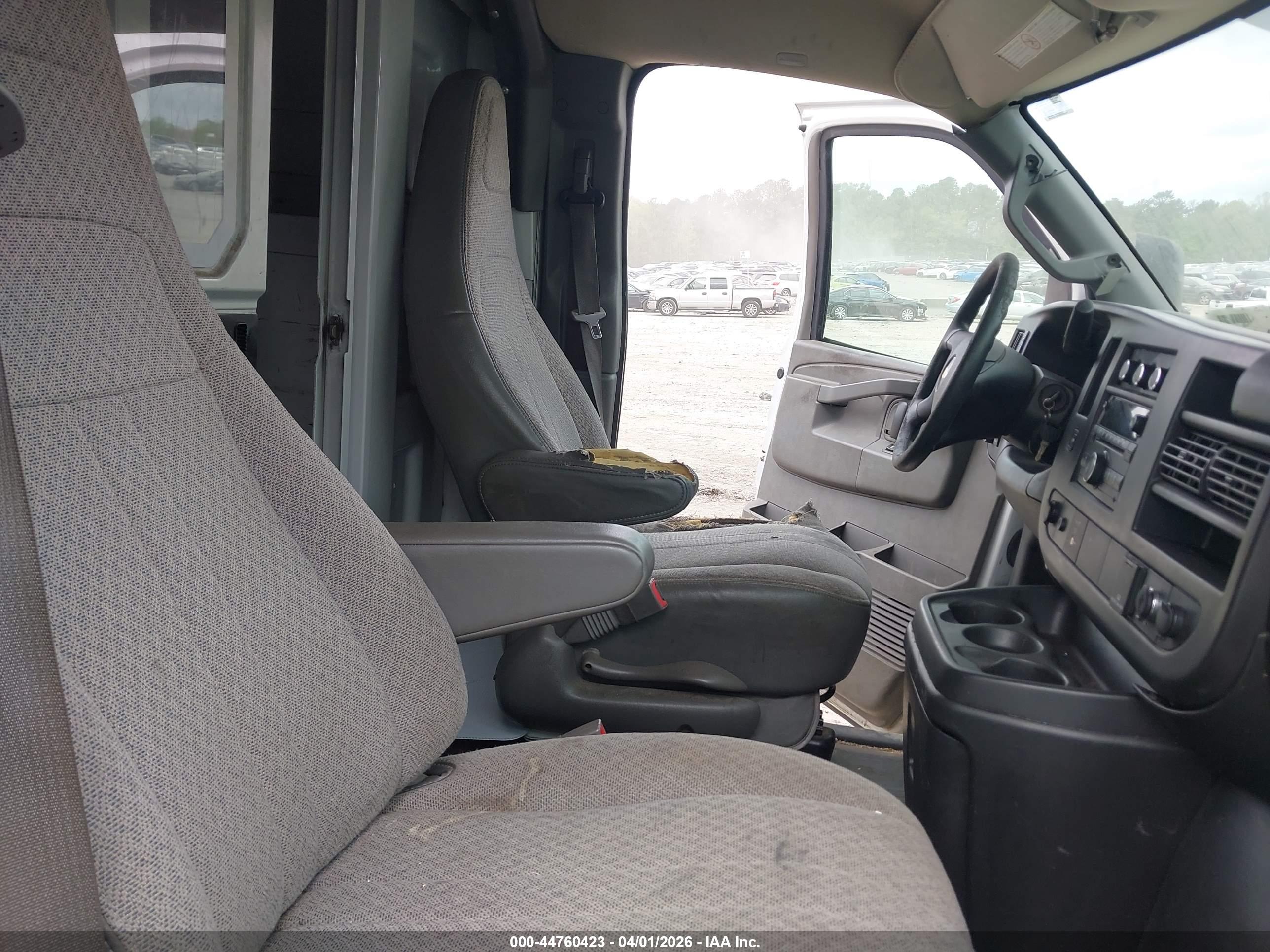 CHEVROLET EXPRESS image 8