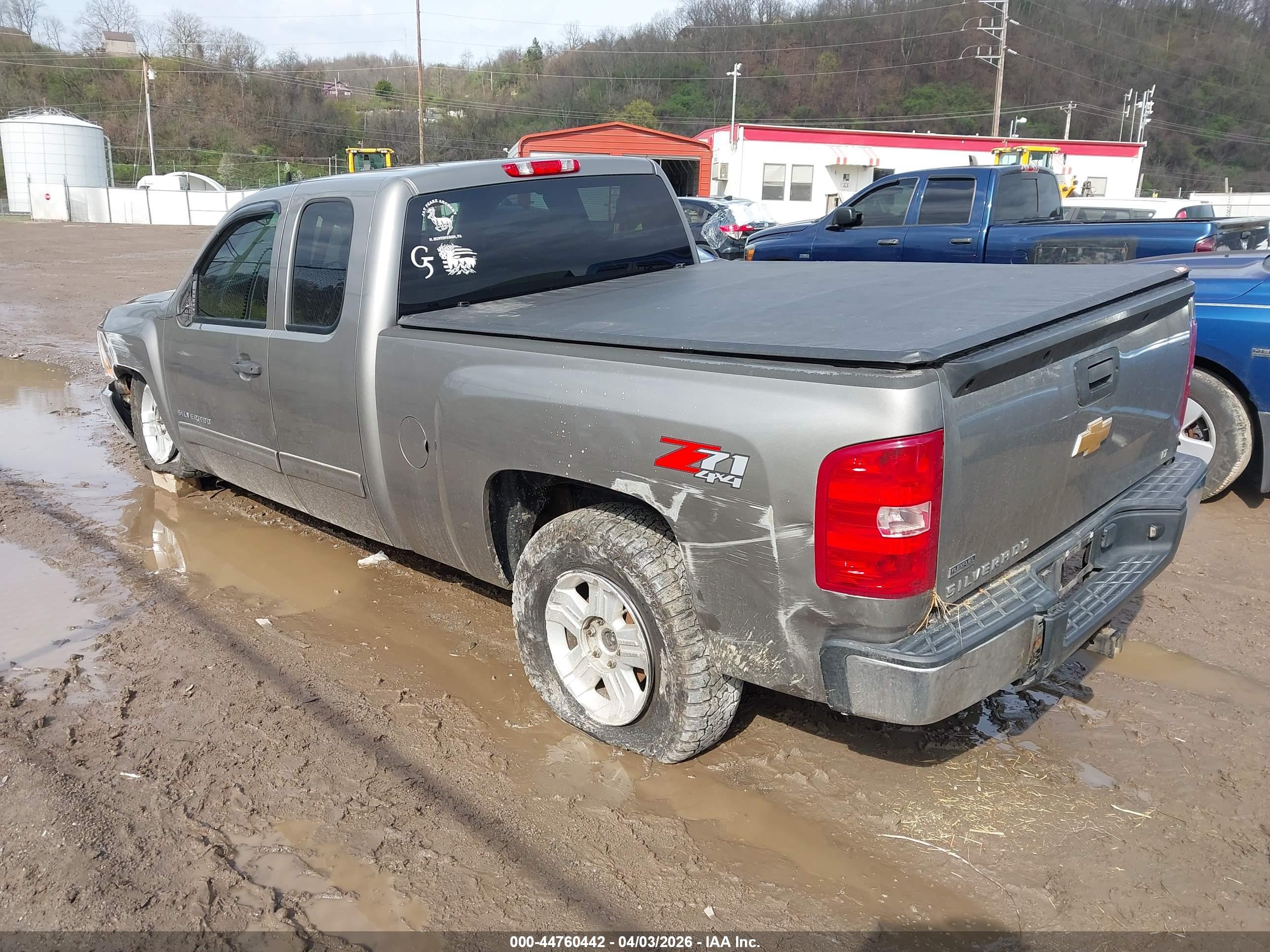 CHEVROLET SILVERADO image 3