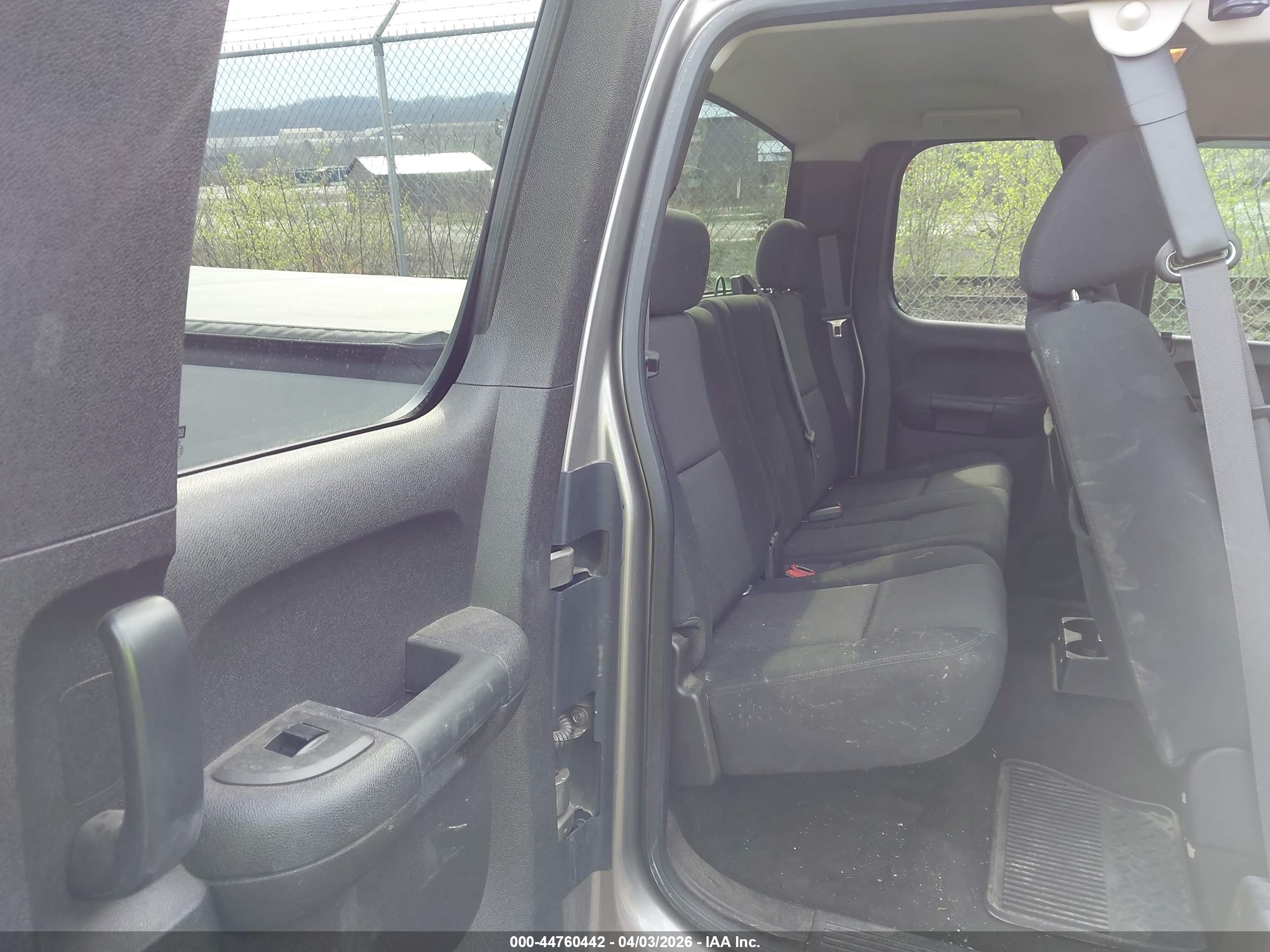 CHEVROLET SILVERADO image 8