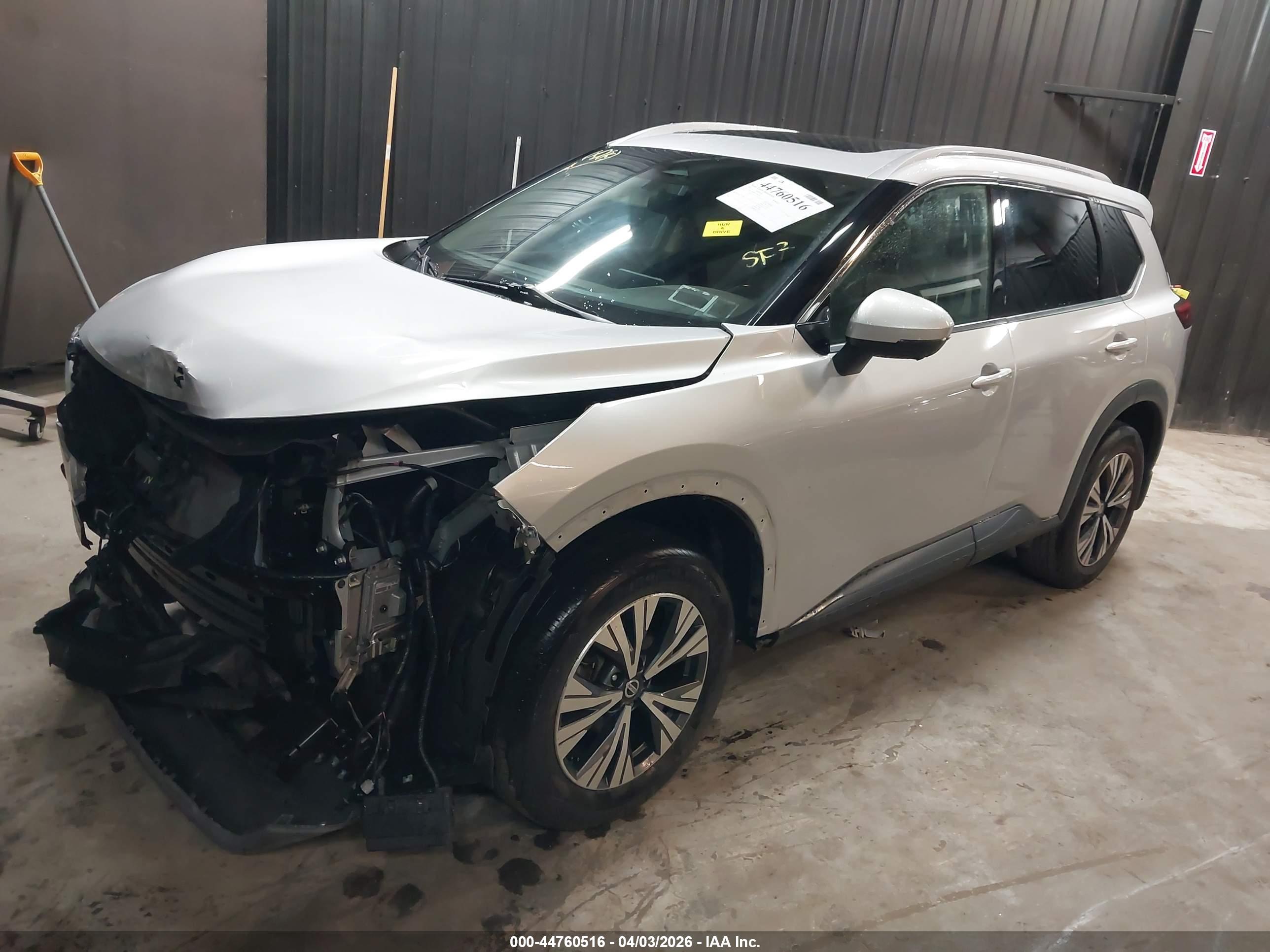 NISSAN ROGUE image 2