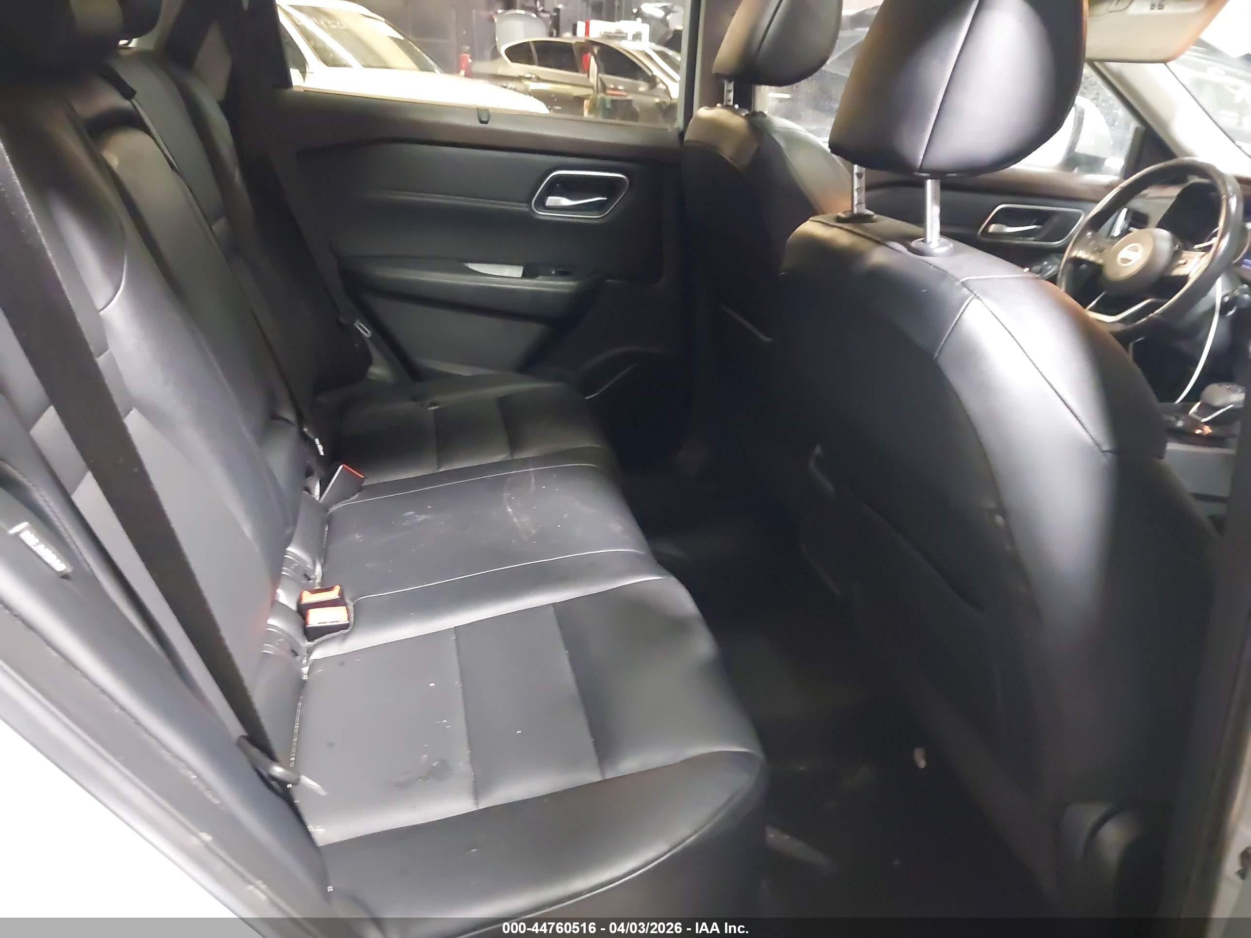 NISSAN ROGUE image 8