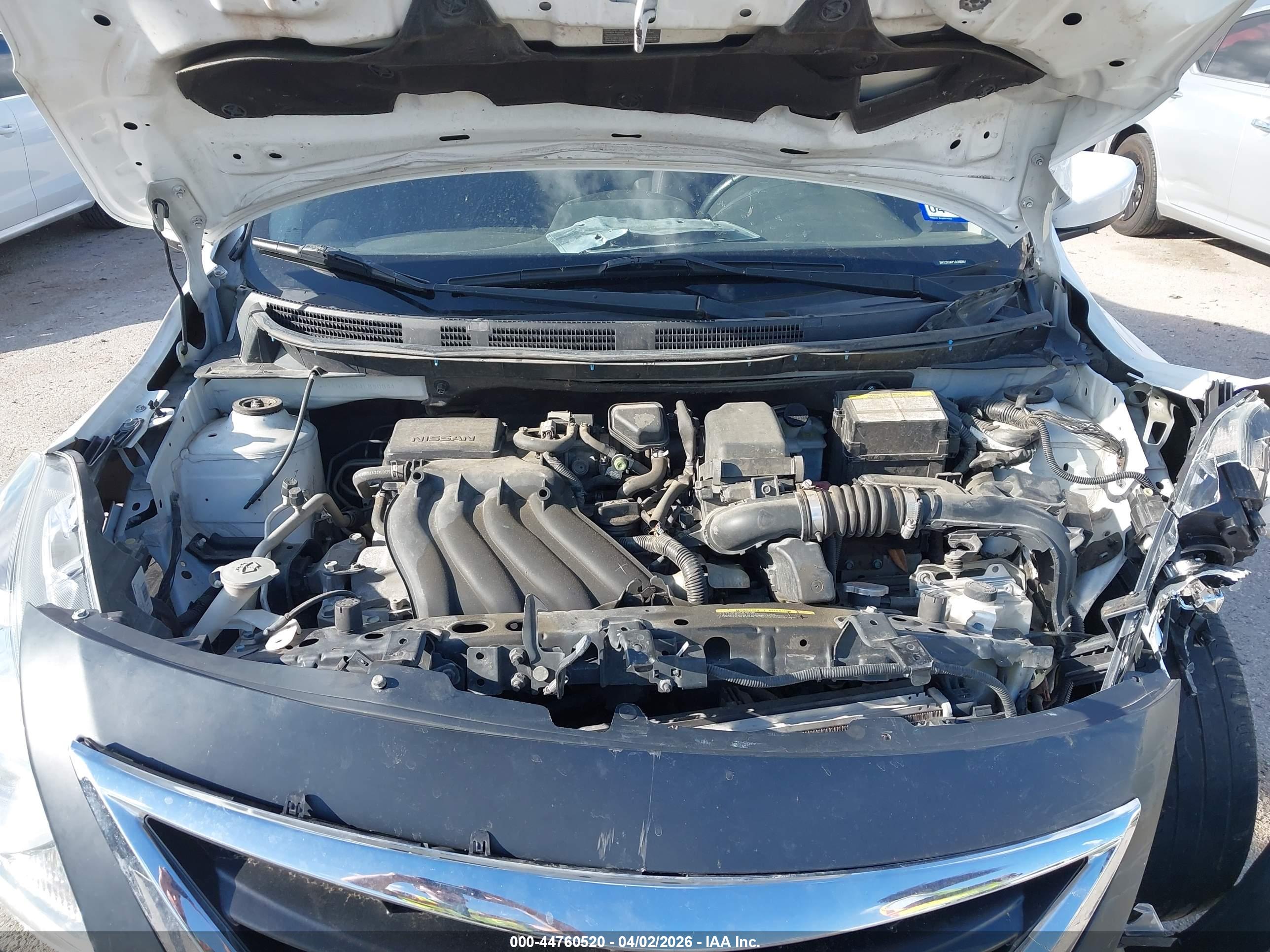 NISSAN VERSA image 10