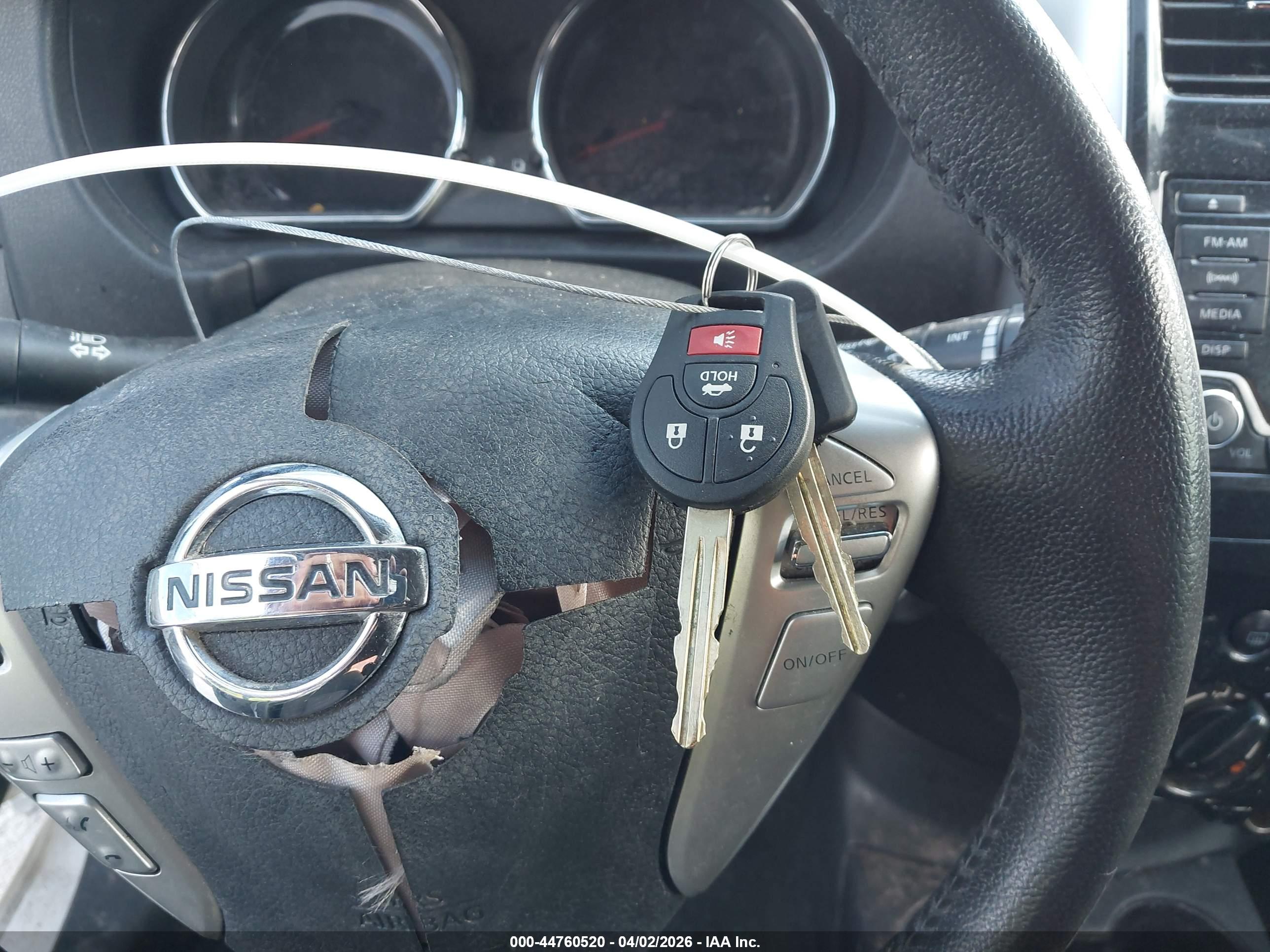 NISSAN VERSA image 11
