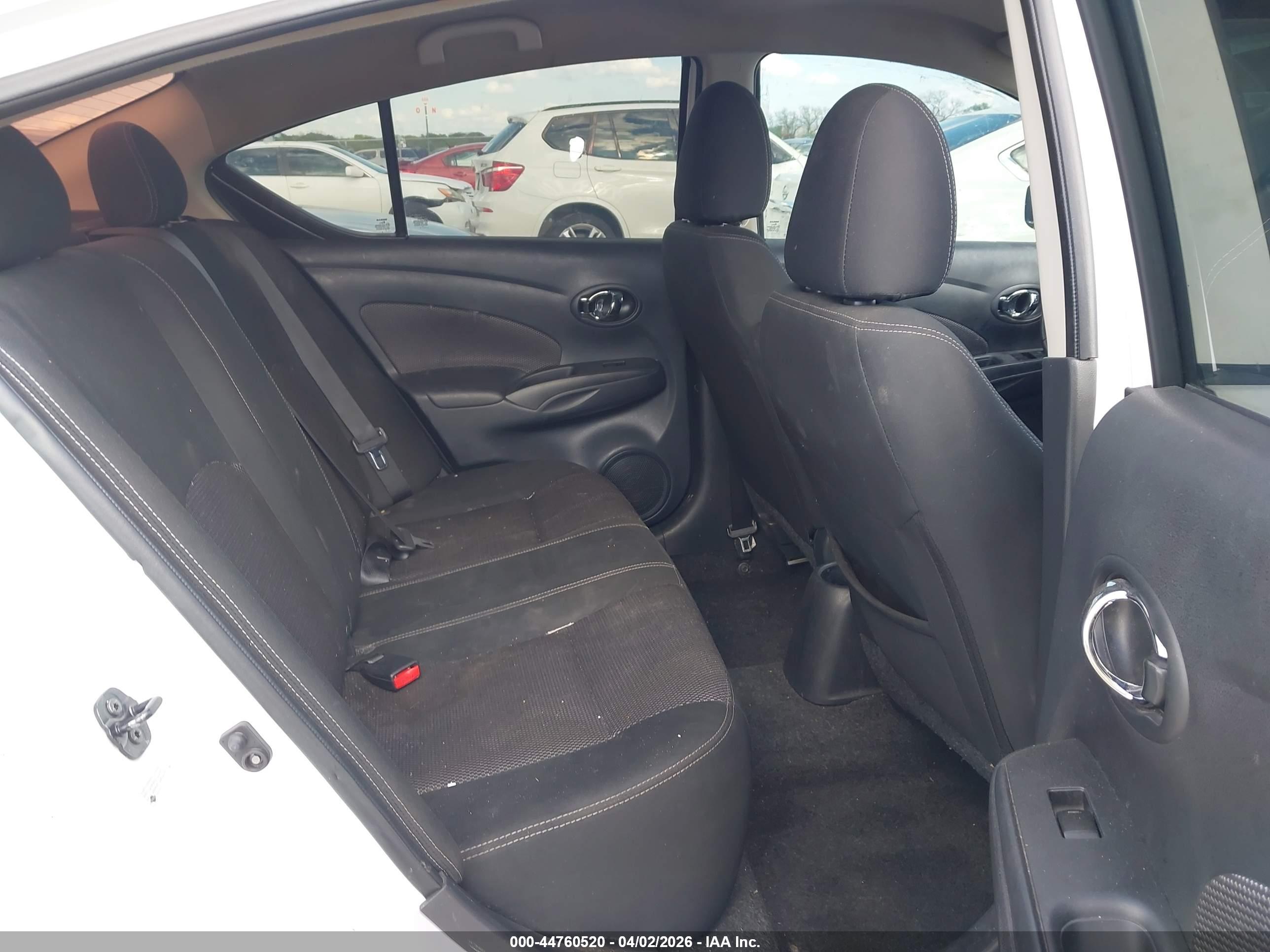 NISSAN VERSA image 8