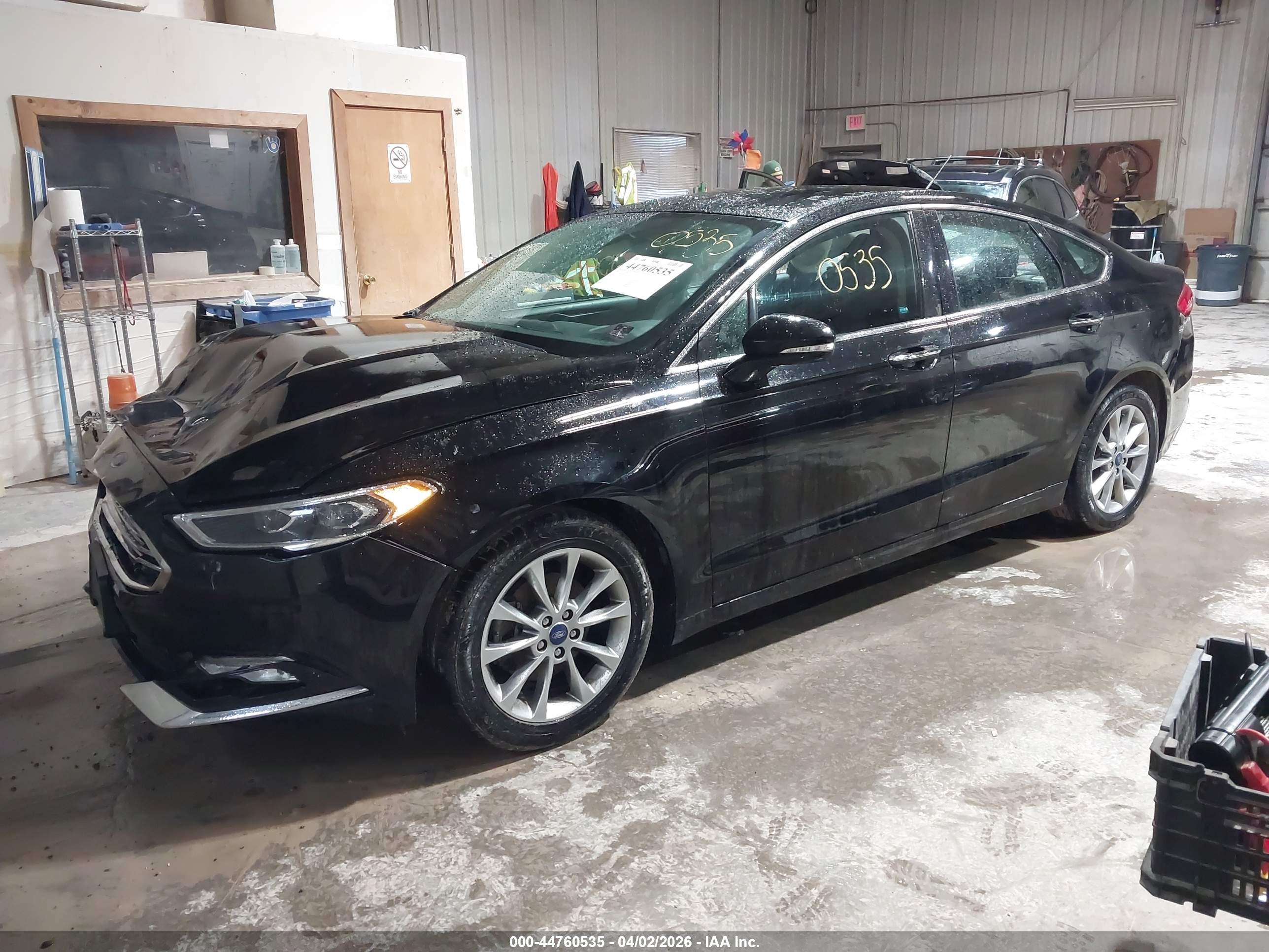 FORD FUSION image 2