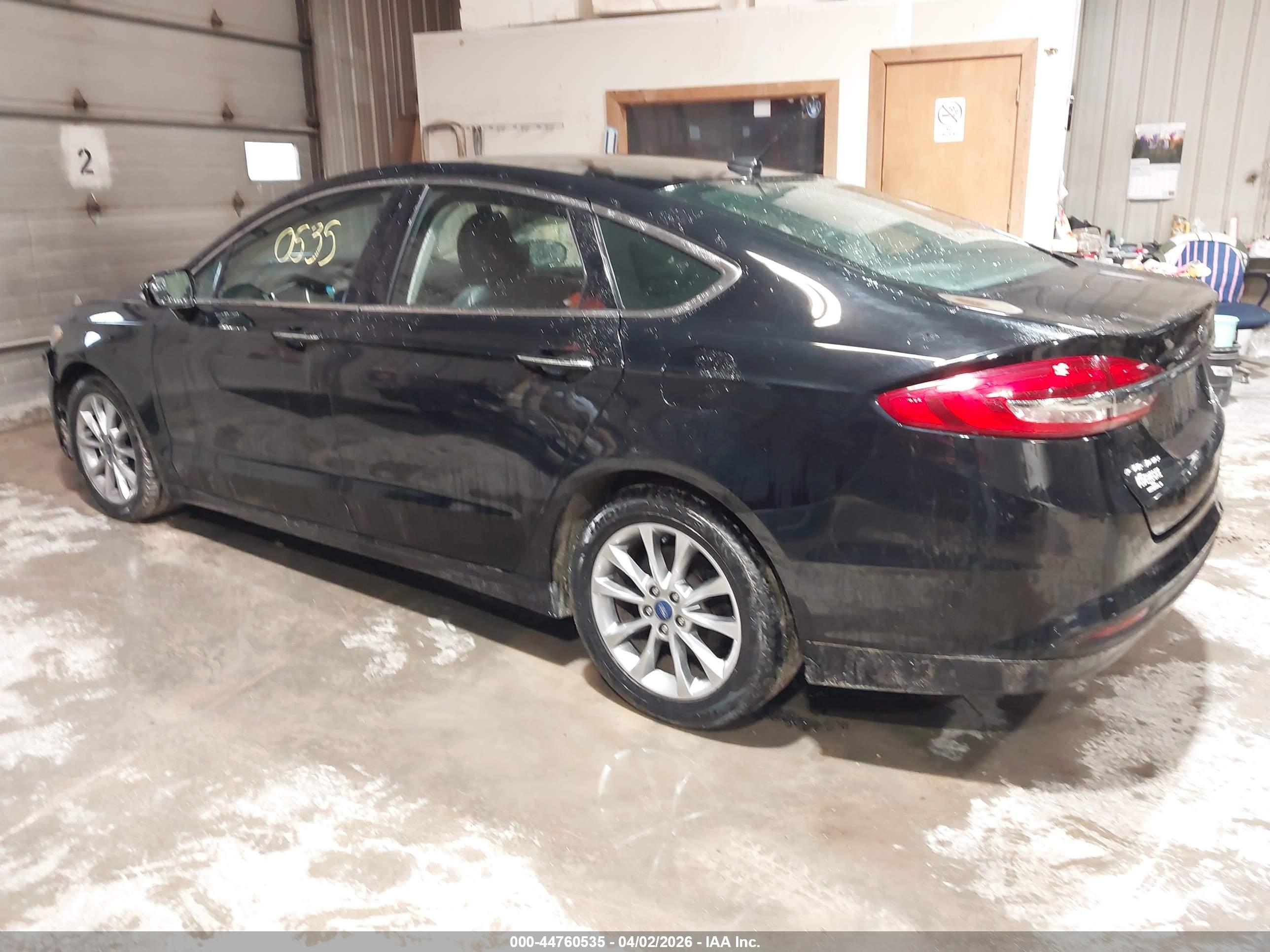 FORD FUSION image 3