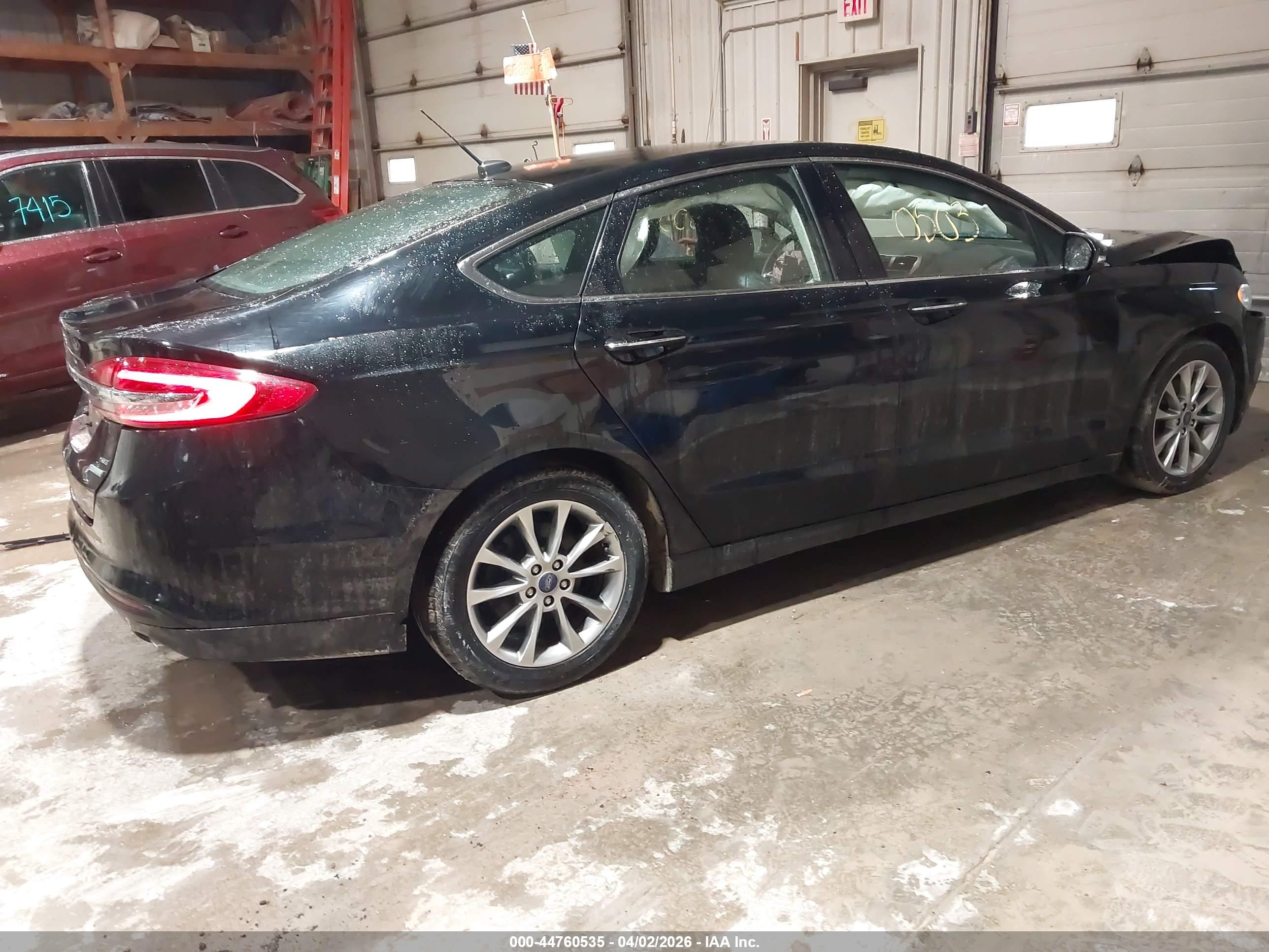 FORD FUSION image 4