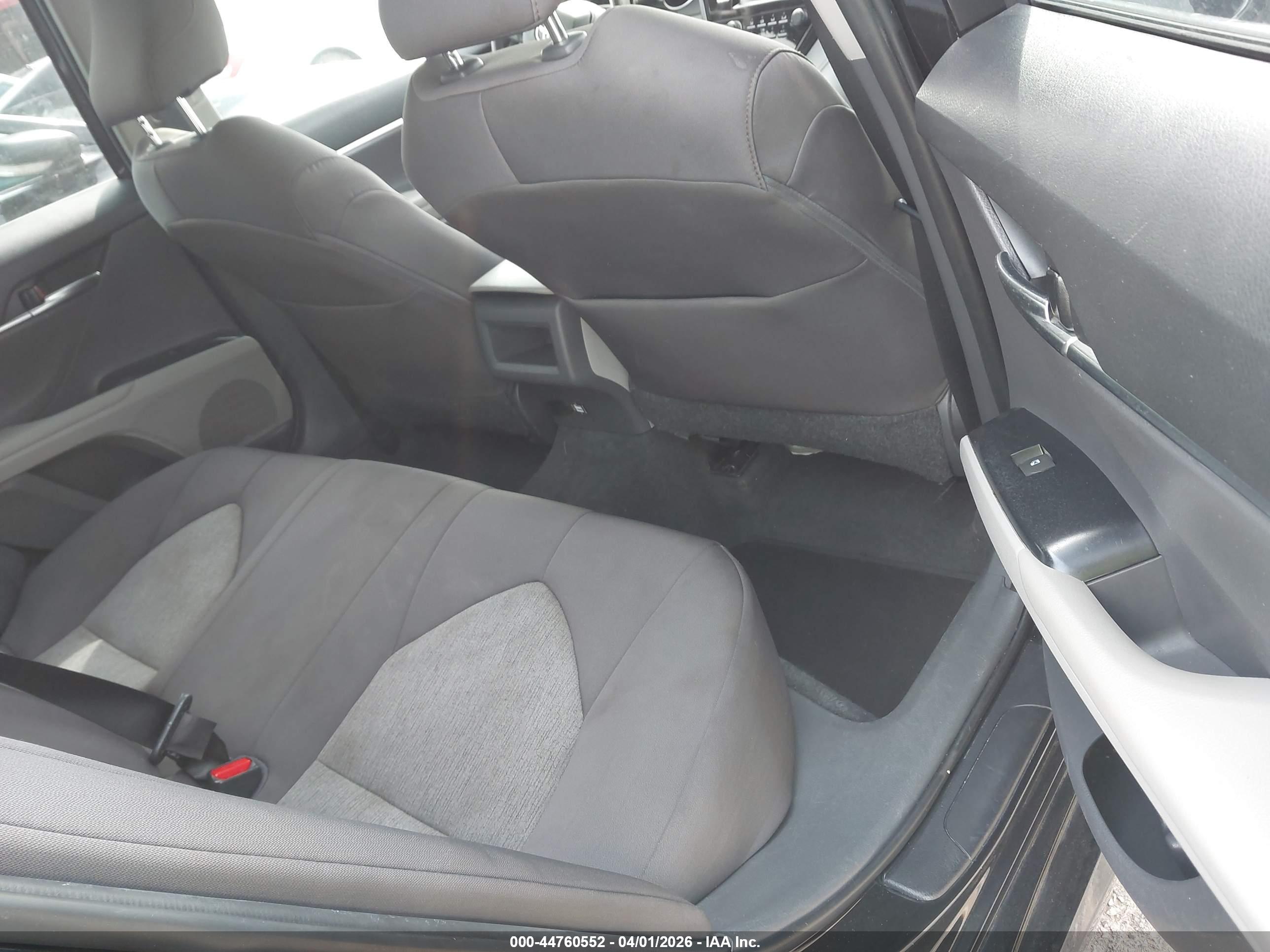 TOYOTA CAMRY image 8