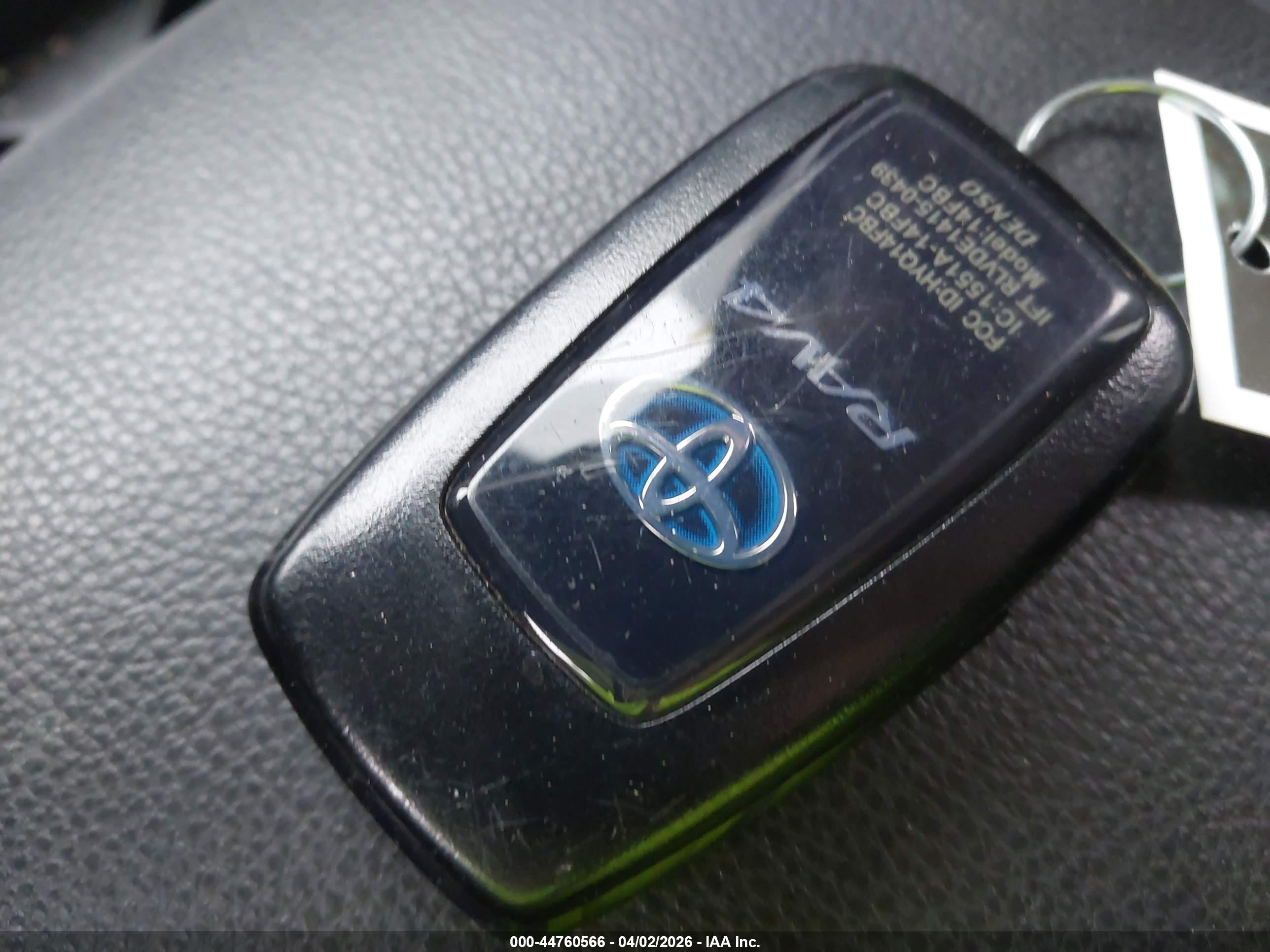 TOYOTA RAV4 image 11