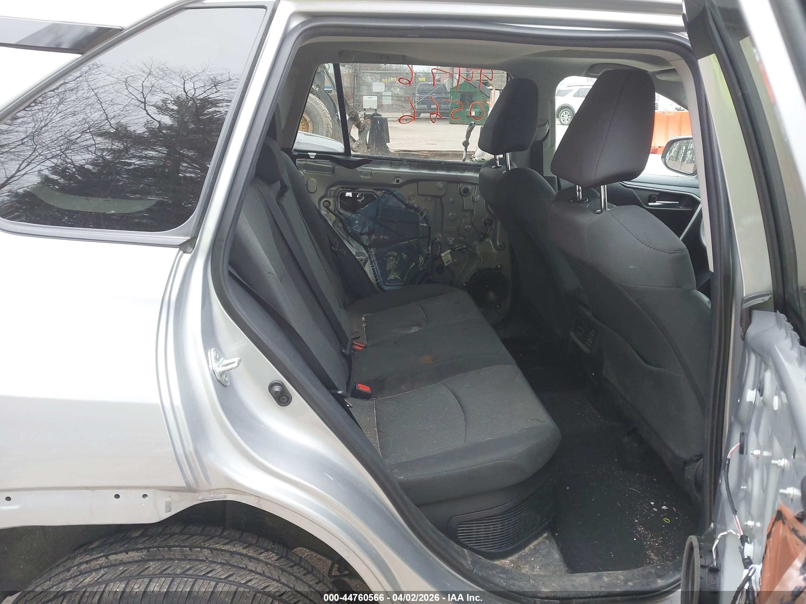 TOYOTA RAV4 image 8