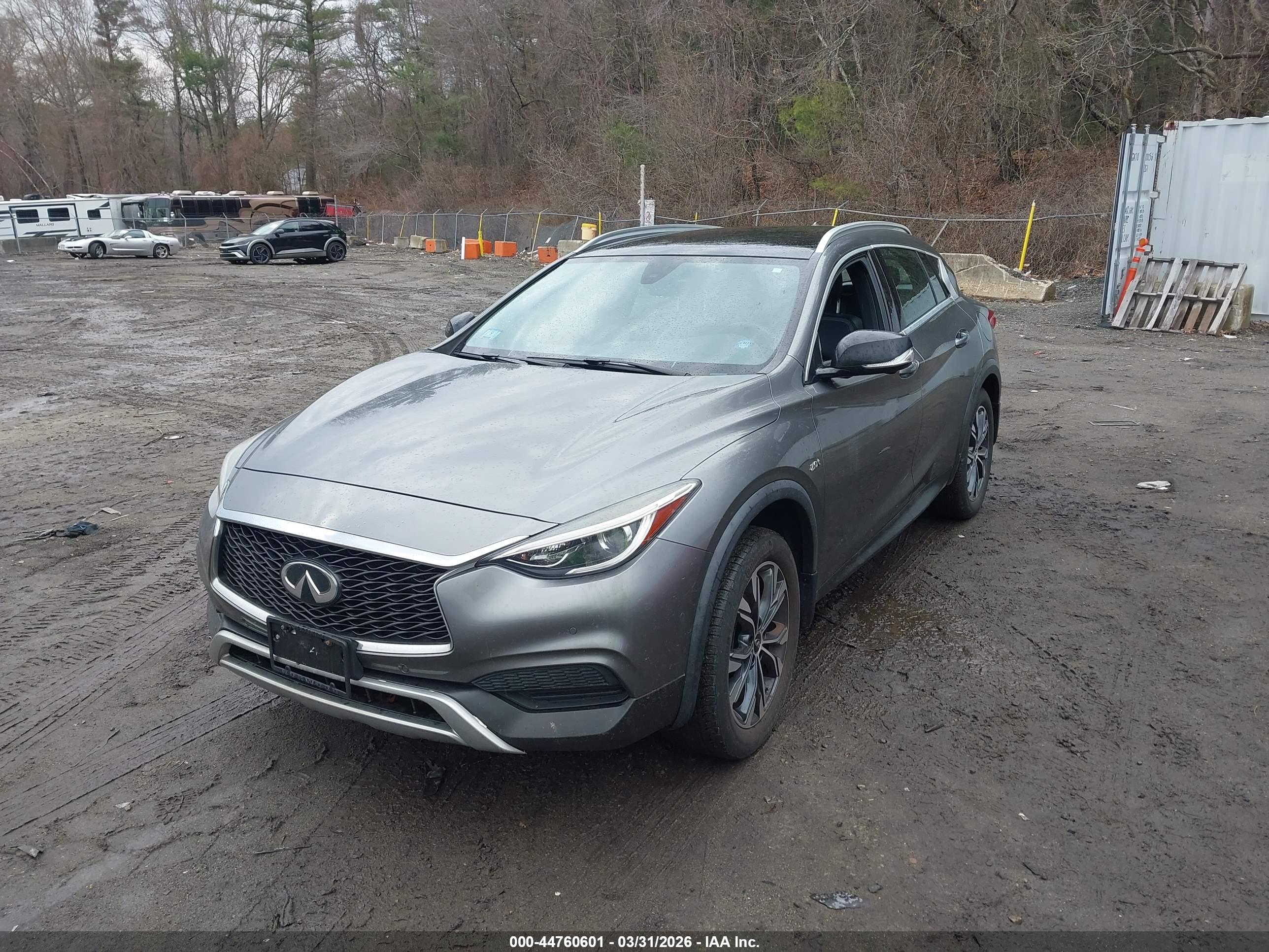 INFINITI QX30 image 2
