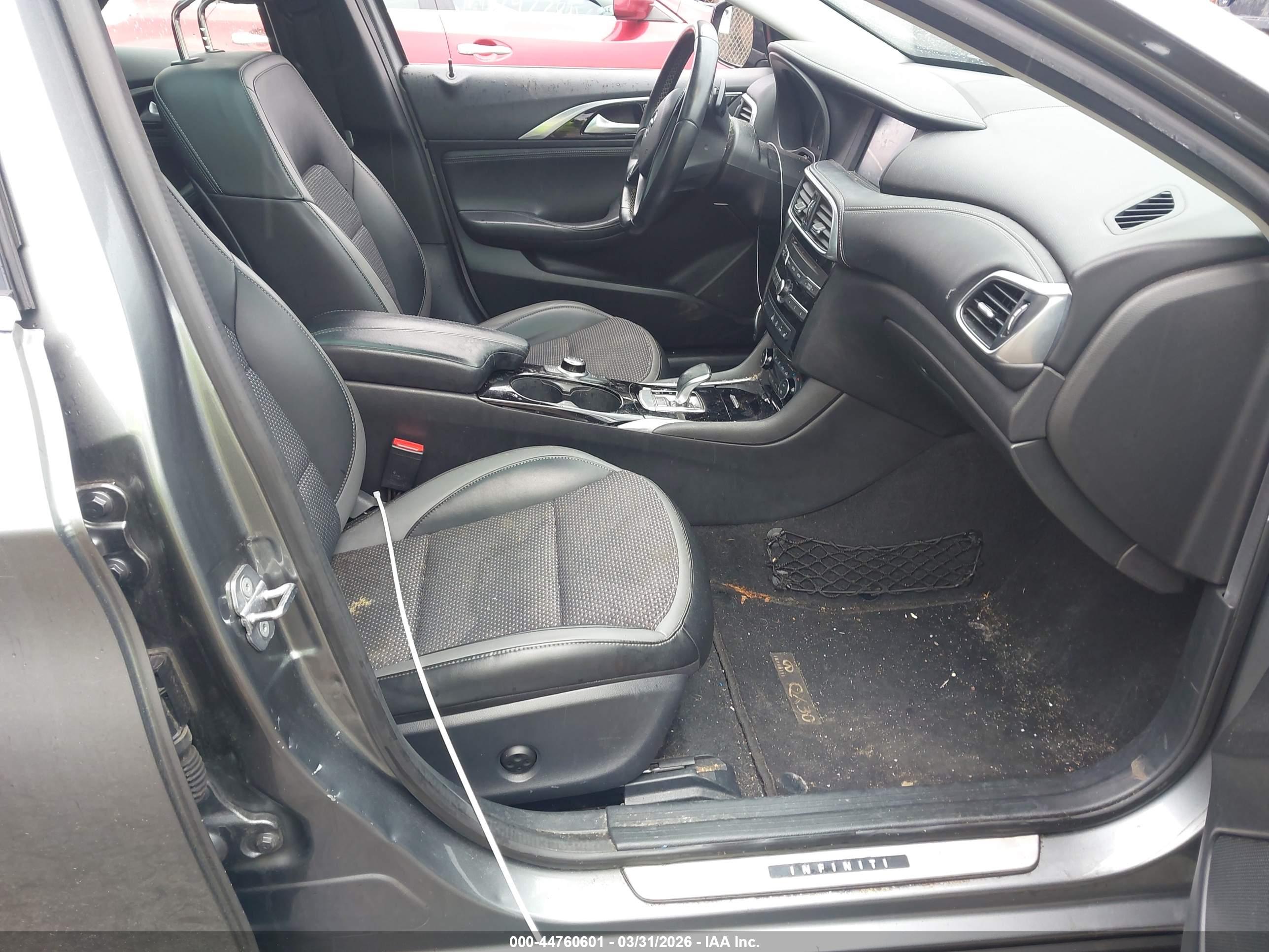 INFINITI QX30 image 5