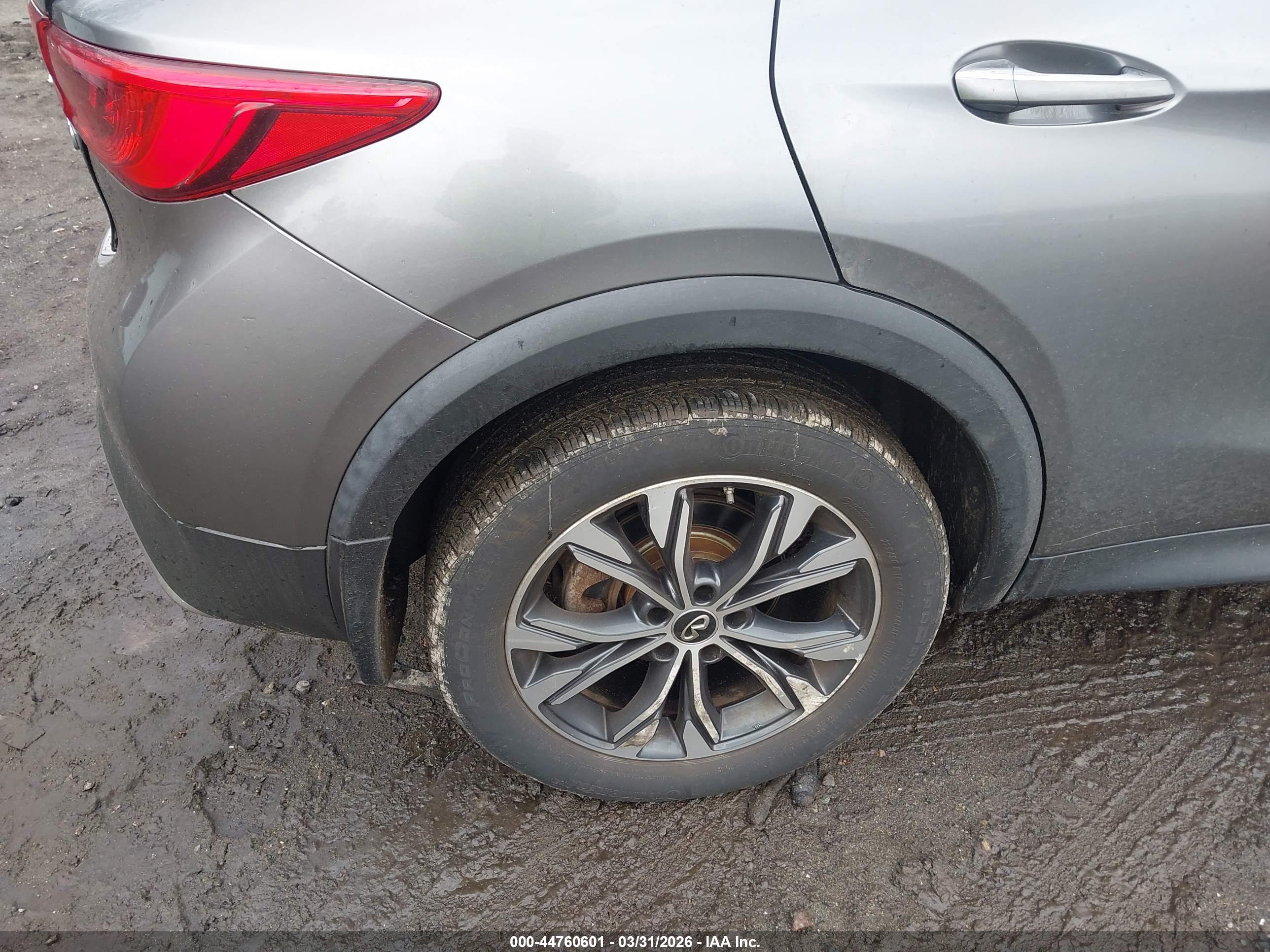 INFINITI QX30 image 6