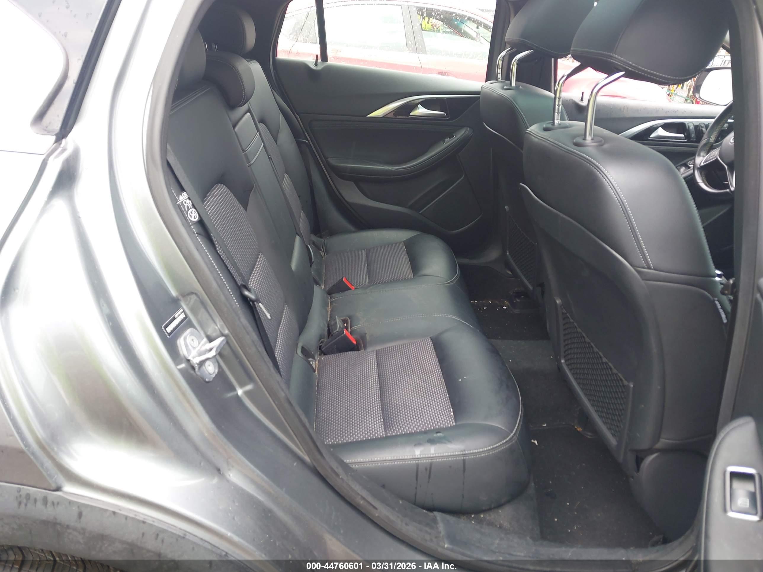 INFINITI QX30 image 8