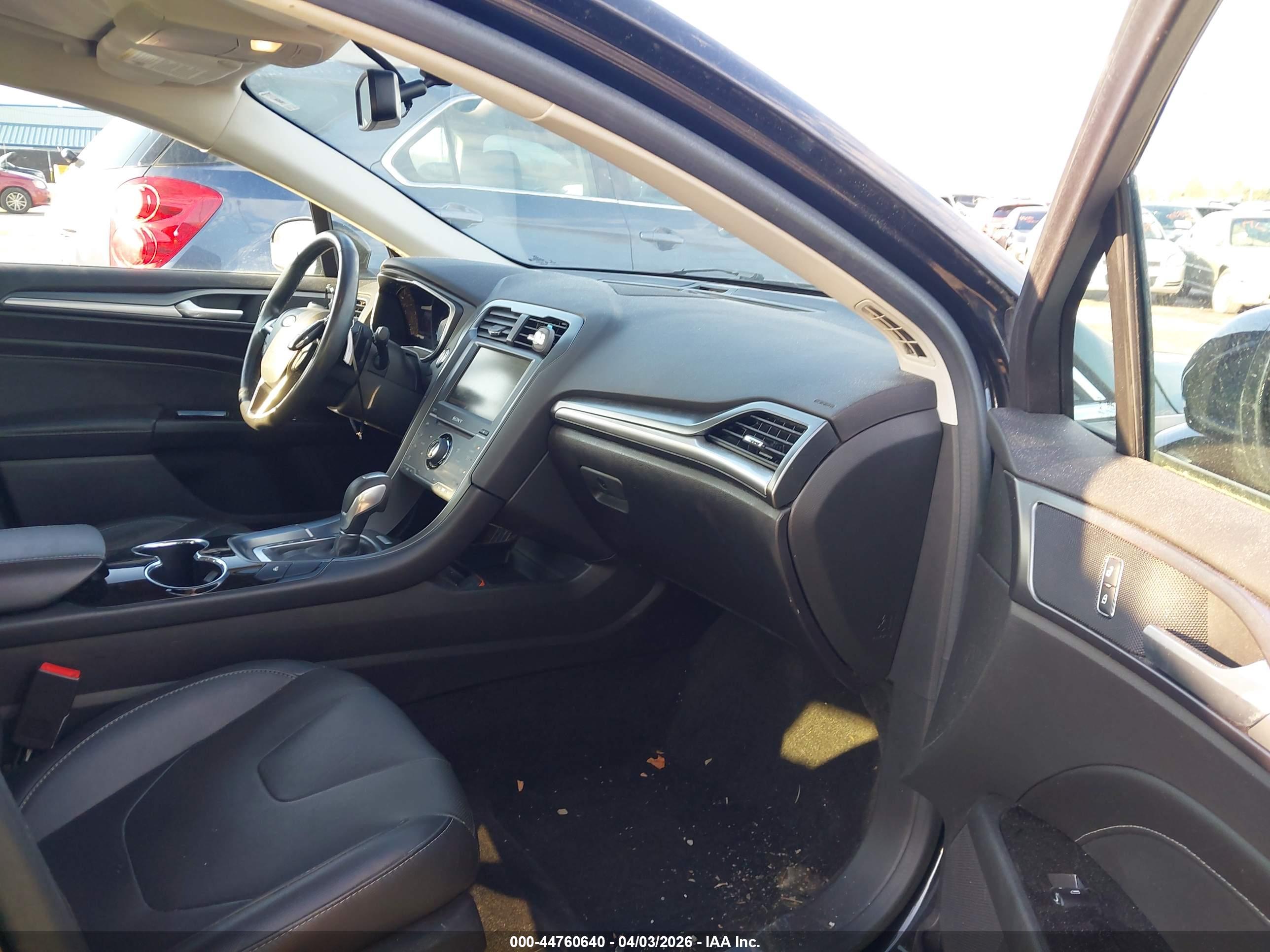 FORD FUSION image 5