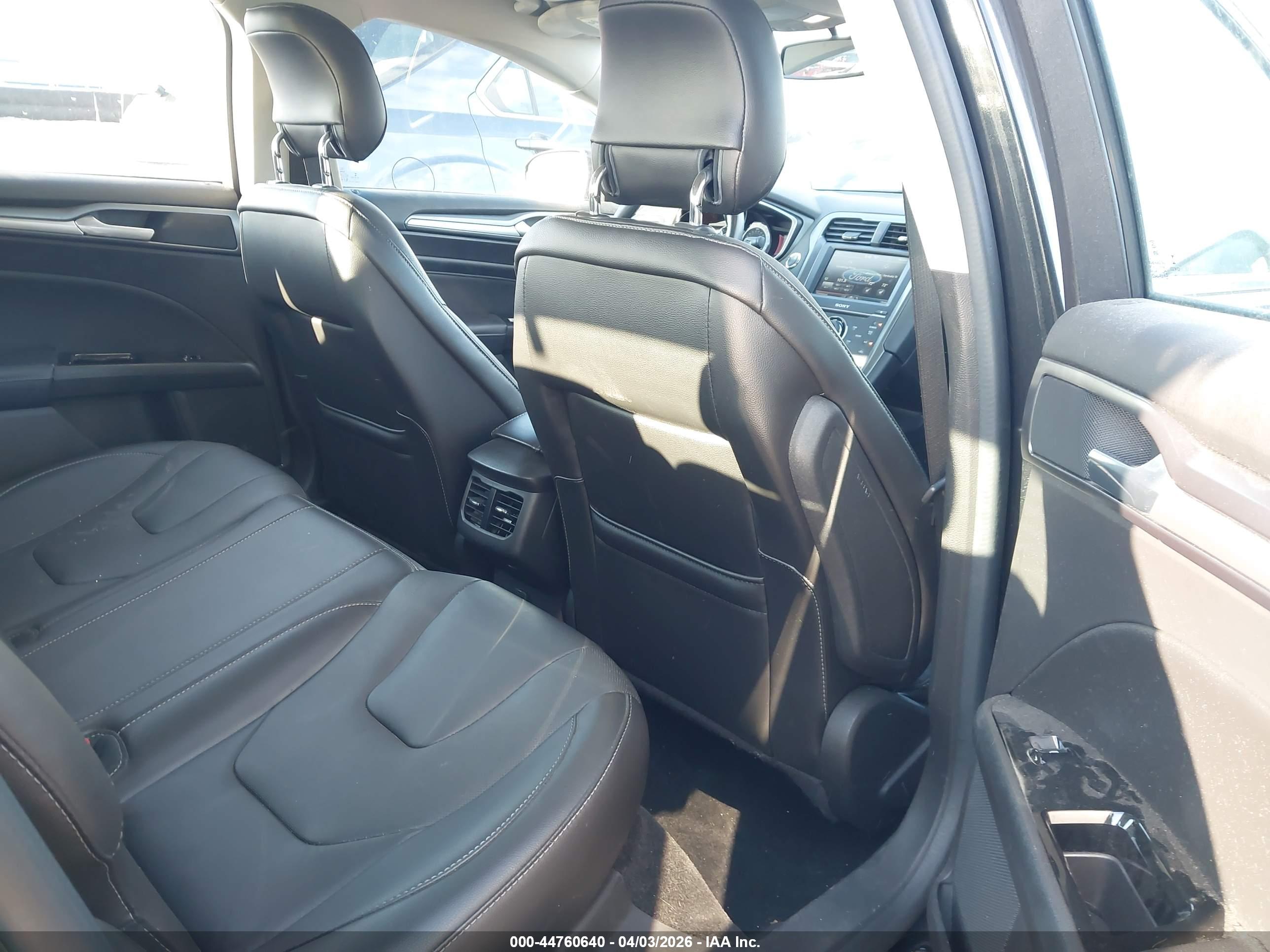 FORD FUSION image 8