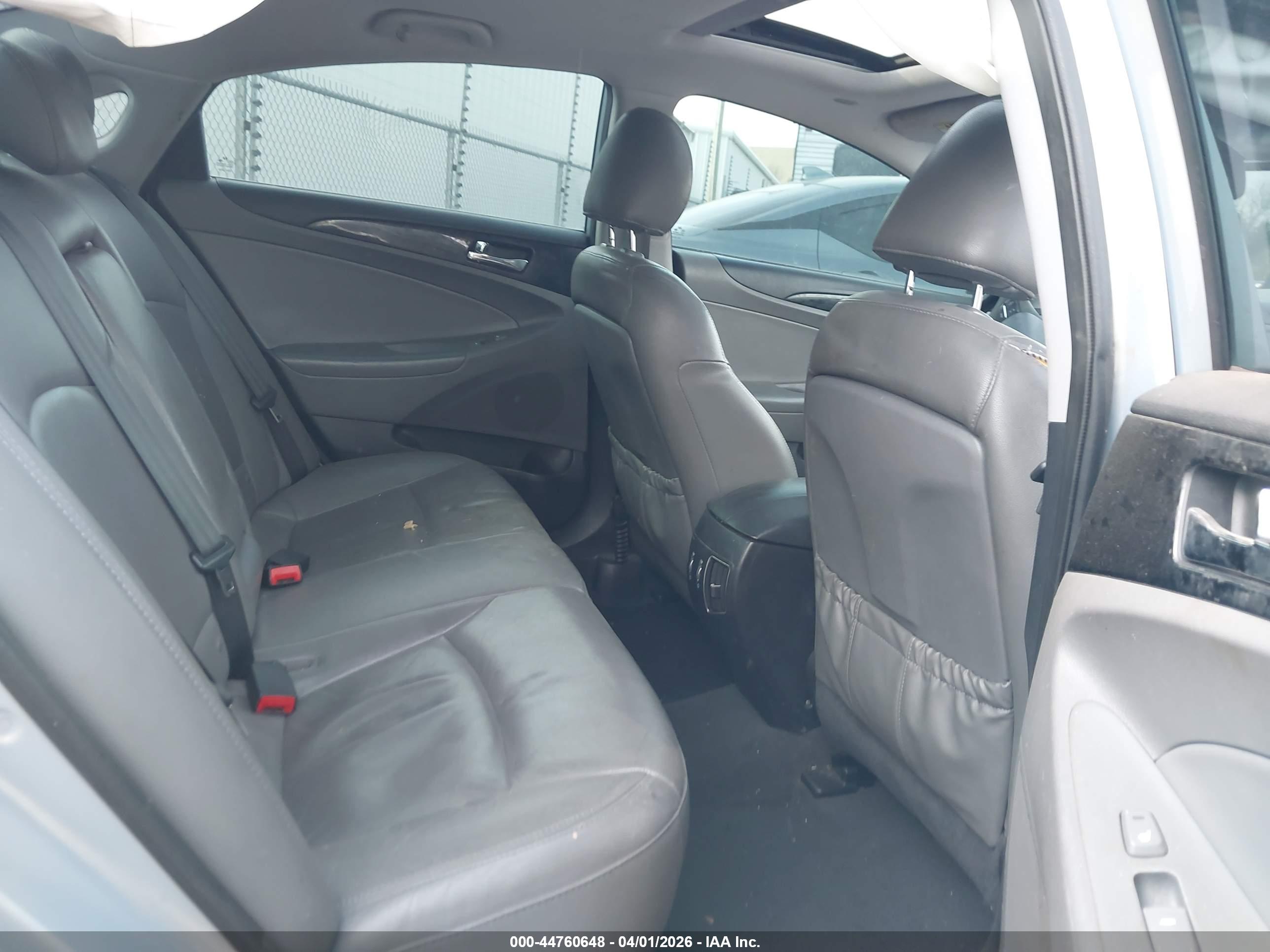HYUNDAI SONATA image 8