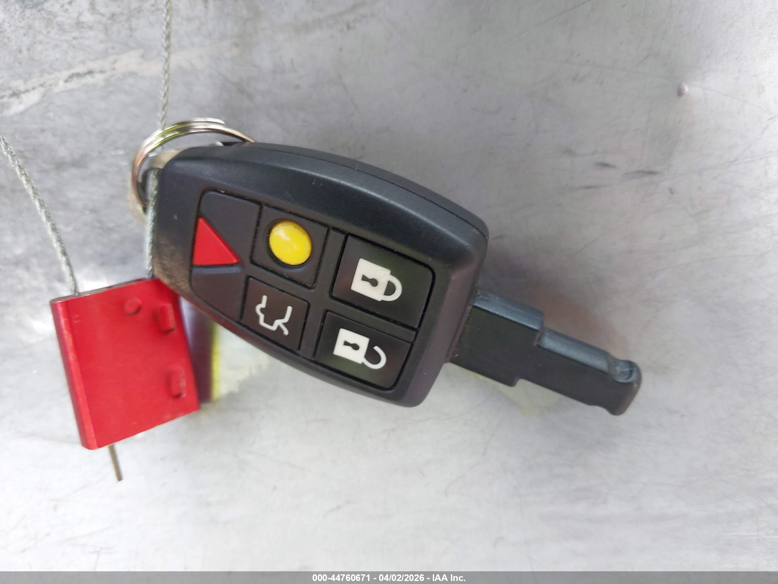 VOLVO C70 image 11
